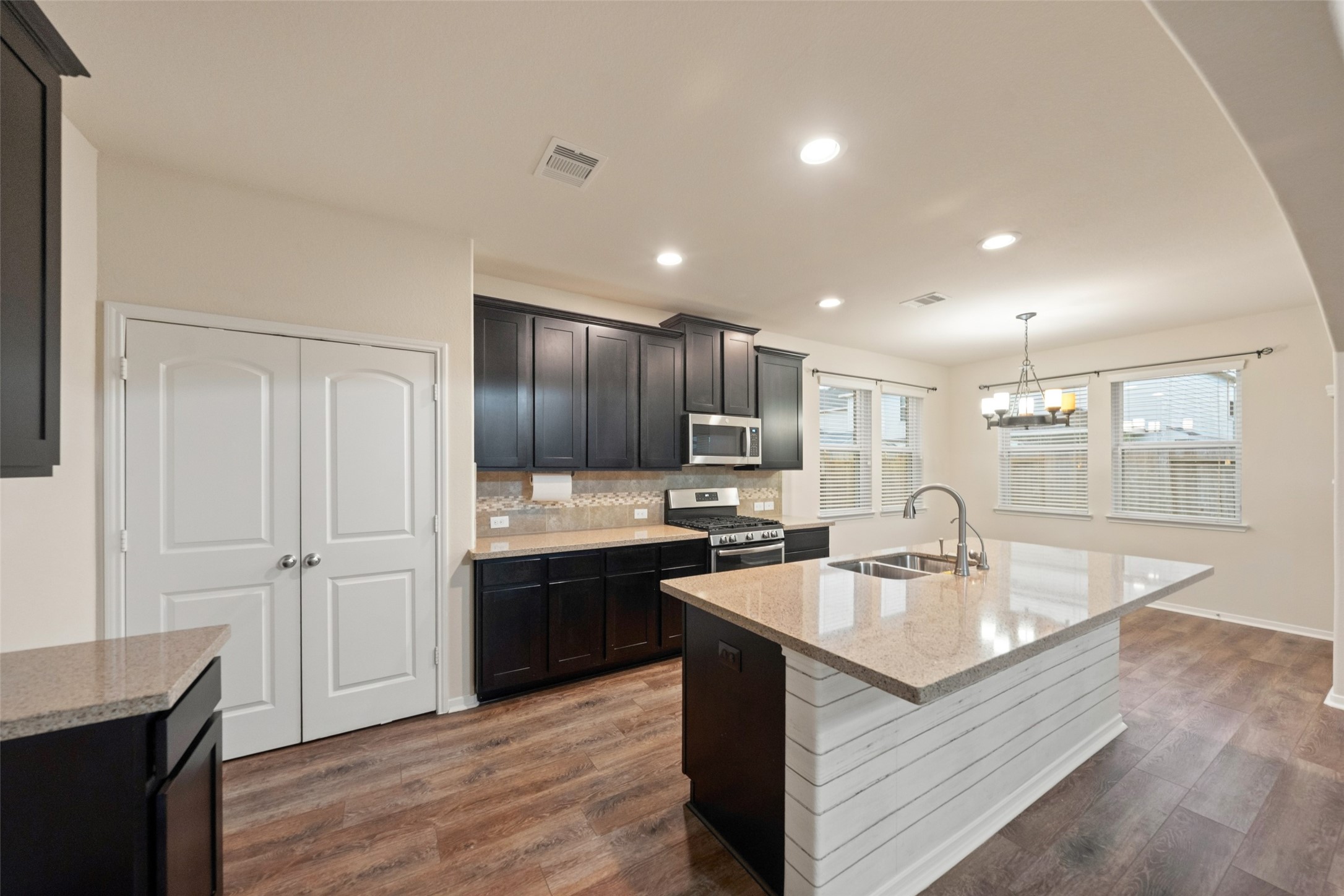 5182 Echo Falls Drive, Alvin, TX 77511