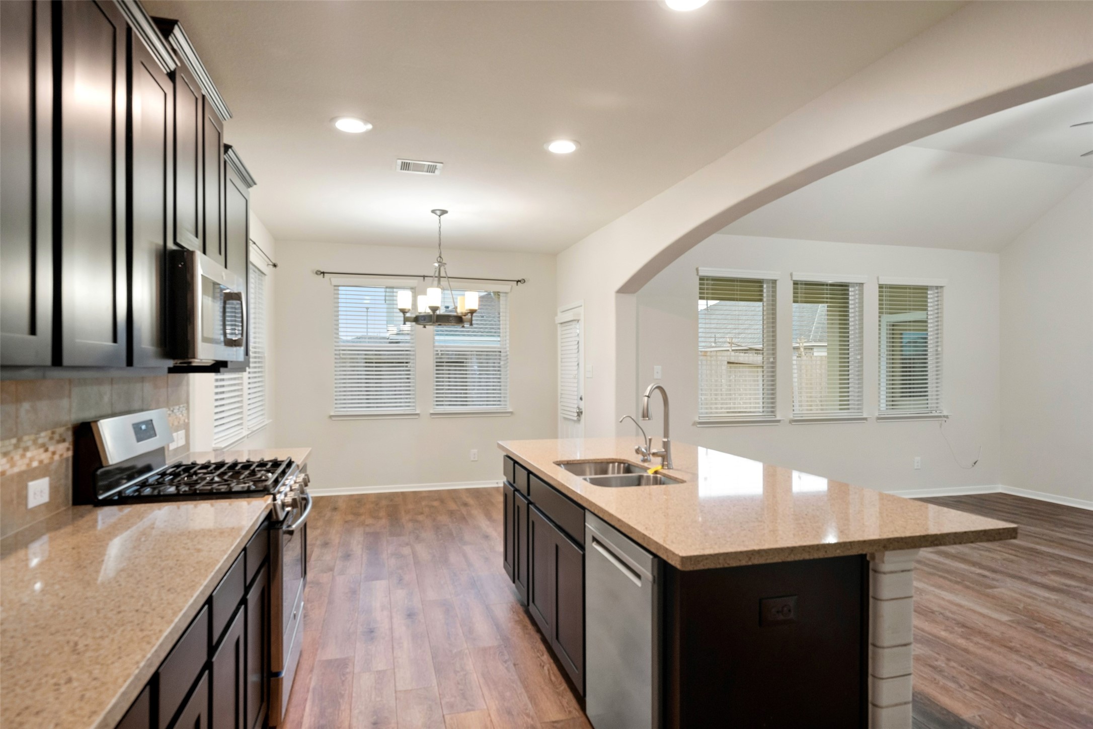 5182 Echo Falls Drive, Alvin, TX 77511