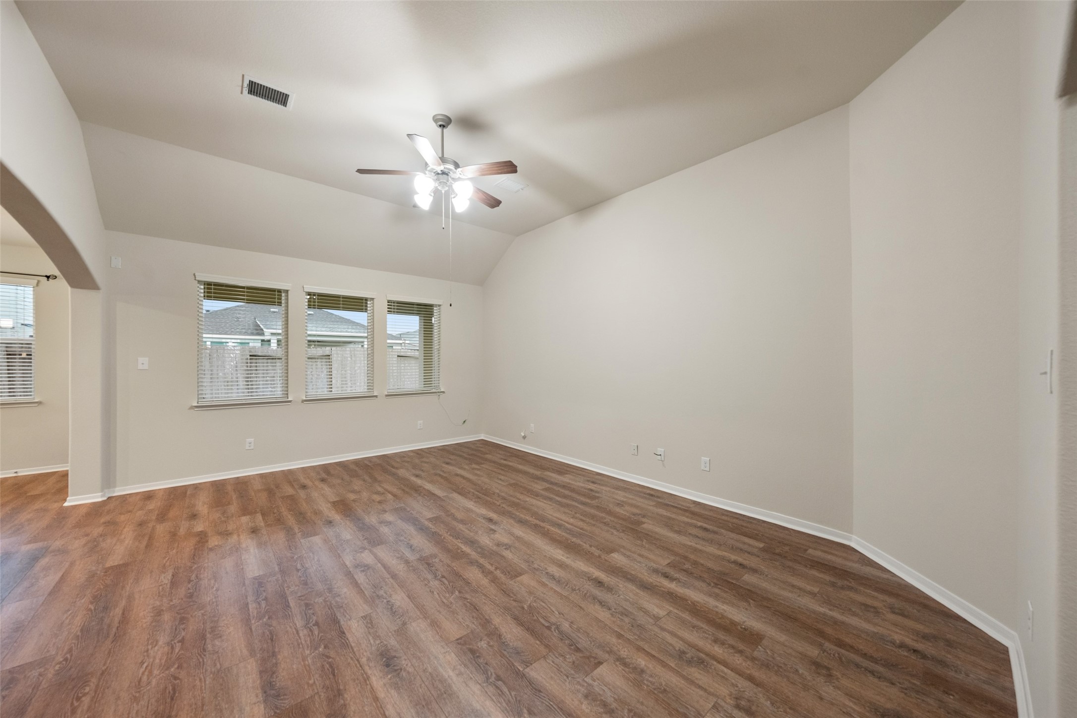 5182 Echo Falls Drive, Alvin, TX 77511 5182 Echo Falls Drive, Alvin, TX 77511