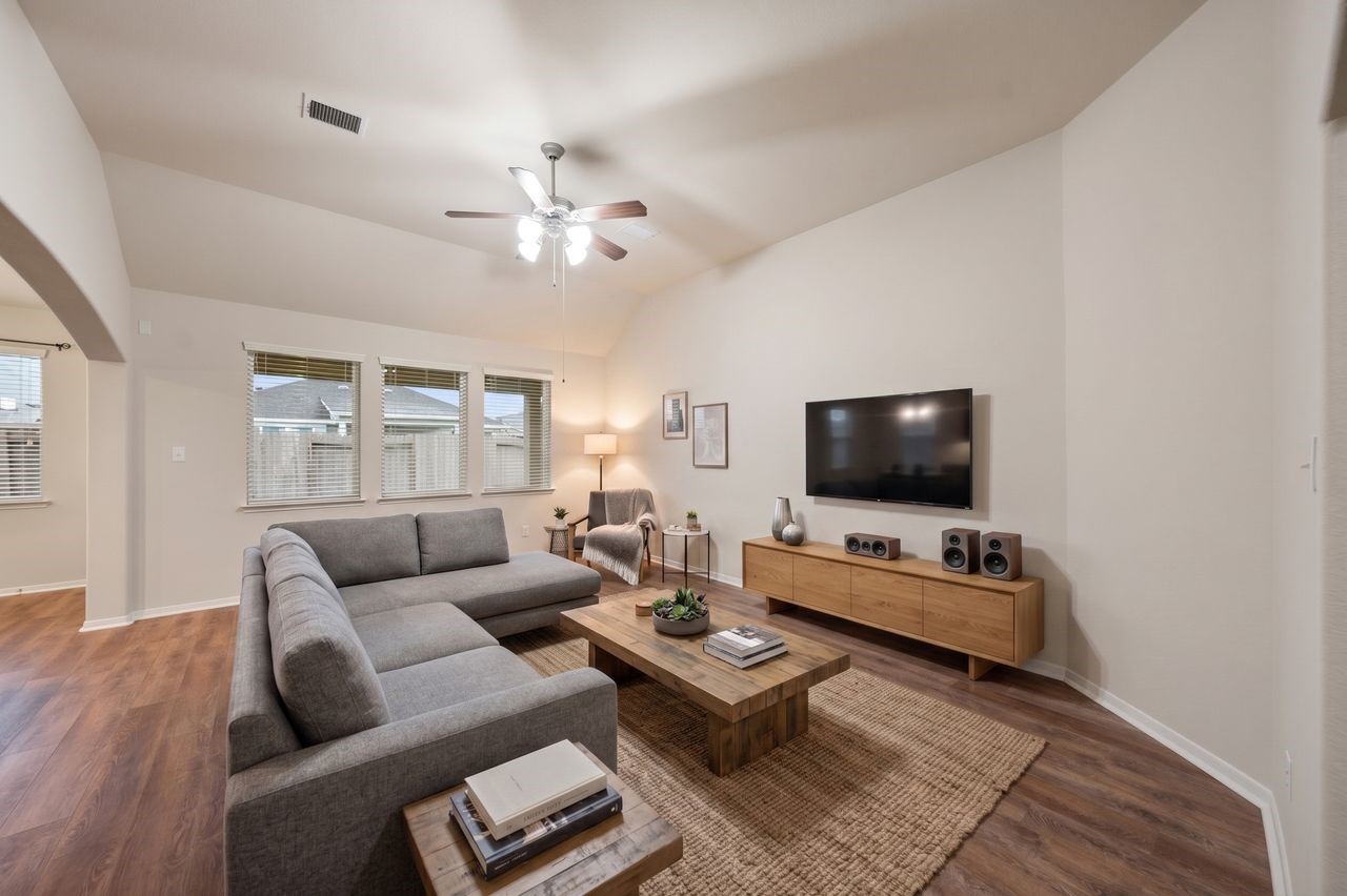 Just an idea of how spacious and naturally lit this living room is! Just an idea of how spacious and naturally lit this living room is!