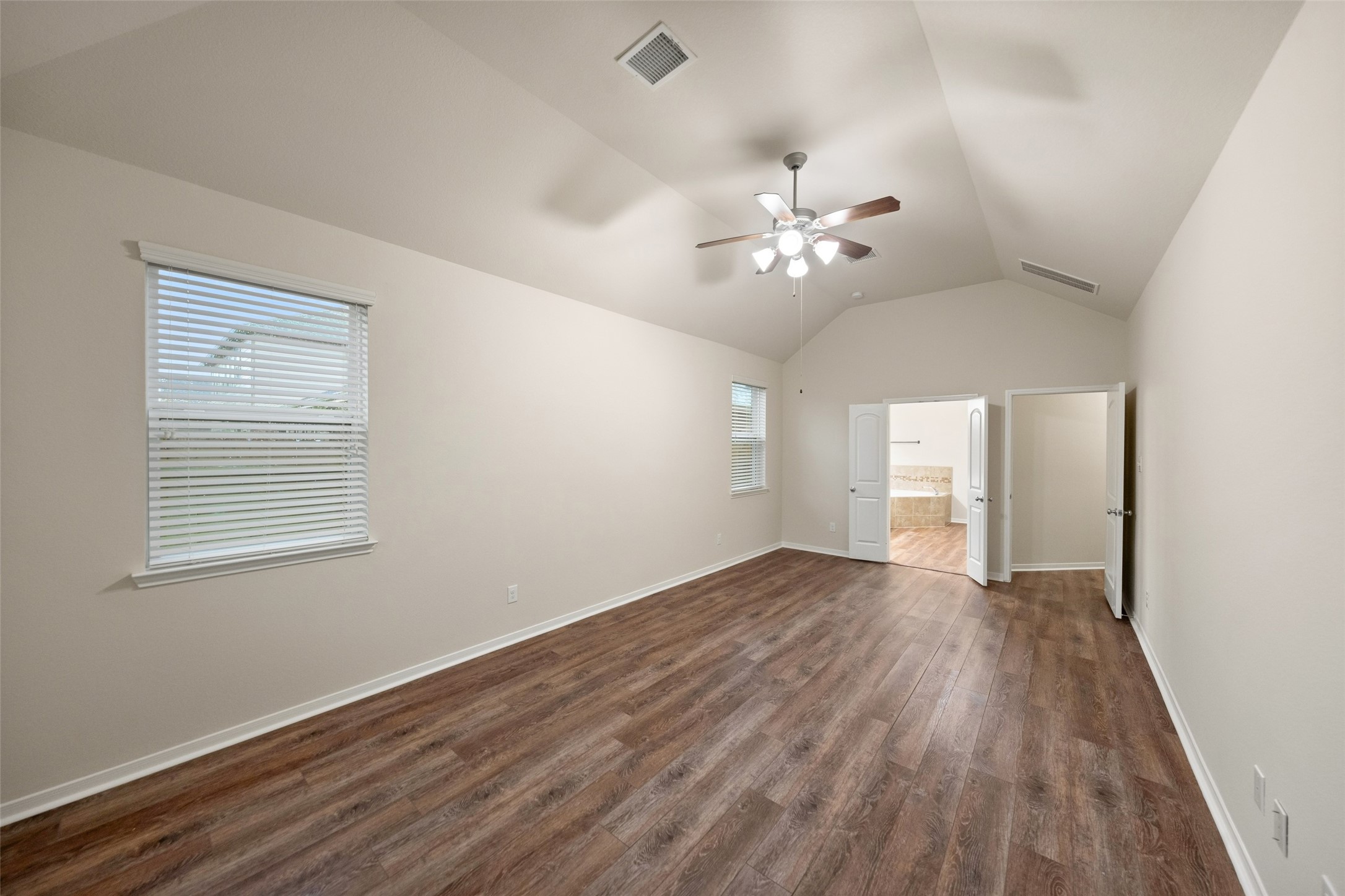 5182 Echo Falls Drive, Alvin, TX 77511
