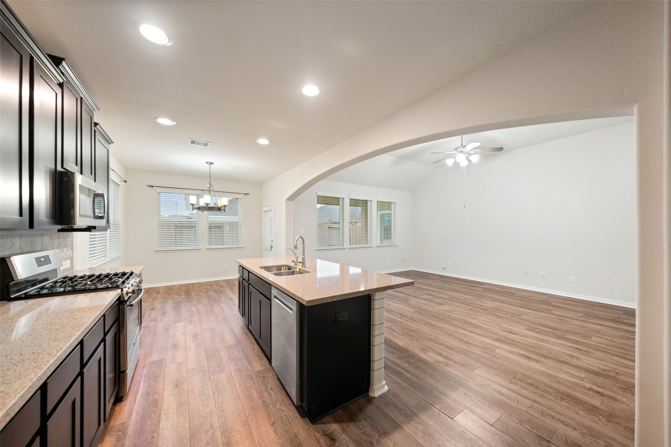 5182 Echo Falls Drive, Alvin, TX 77511