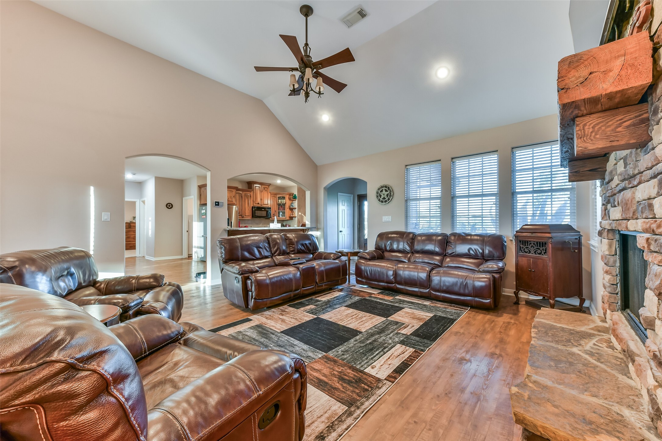 7703 Blimp Base Road, Hitchcock, TX 77563