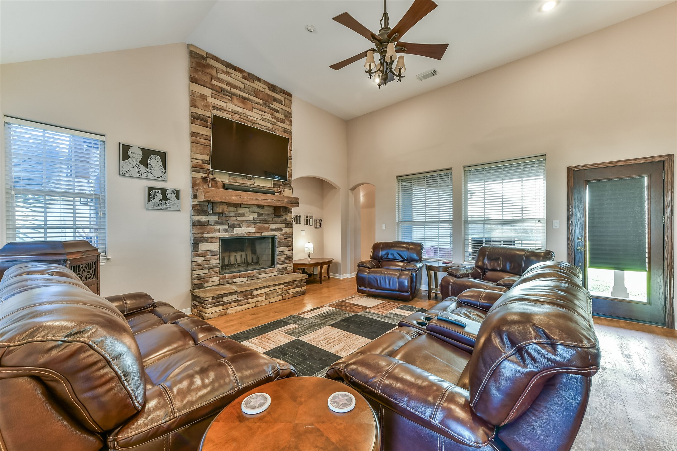 7703 Blimp Base Road, Hitchcock, TX 77563
