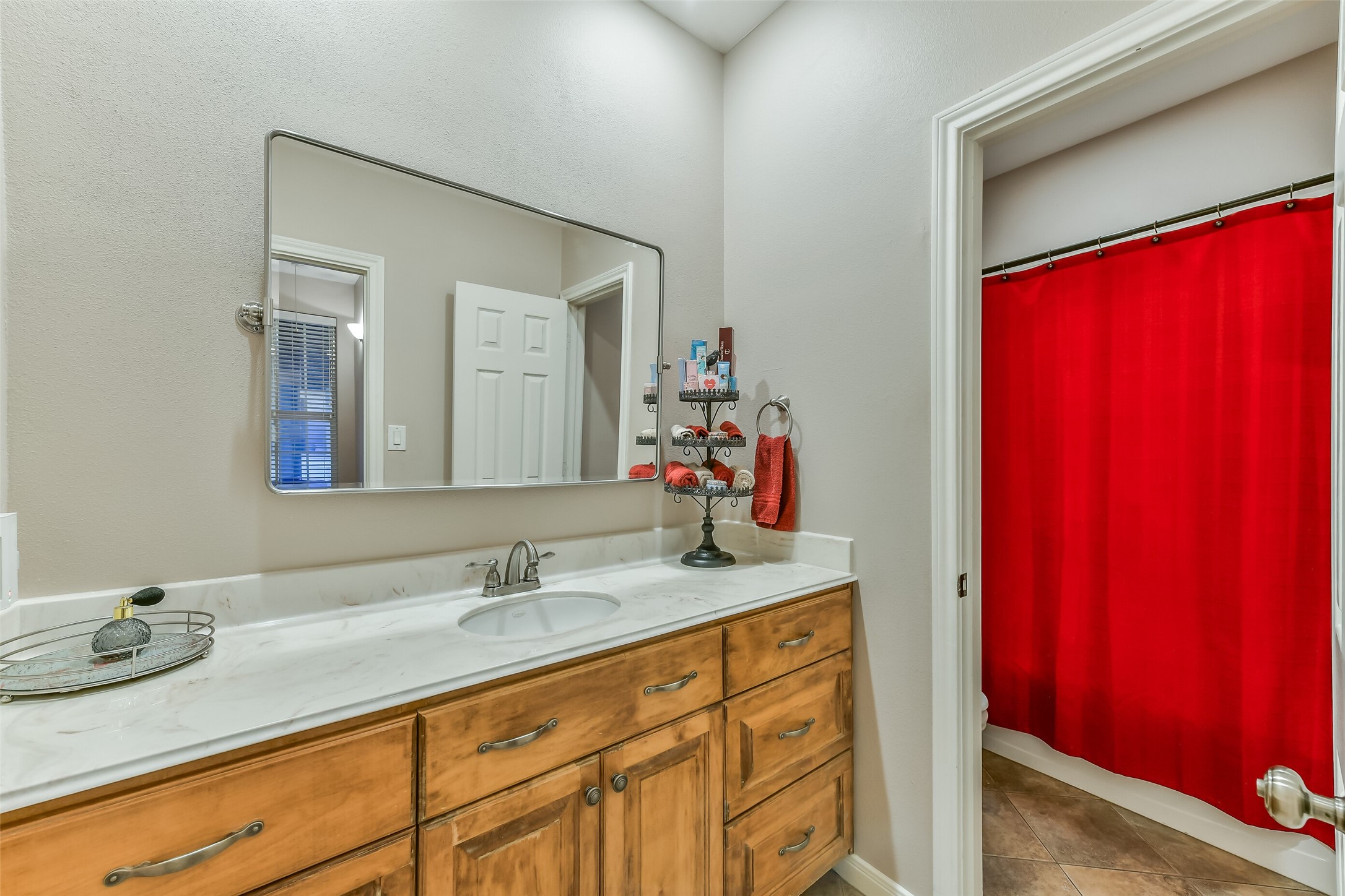 Hall bathroom between bedrooms