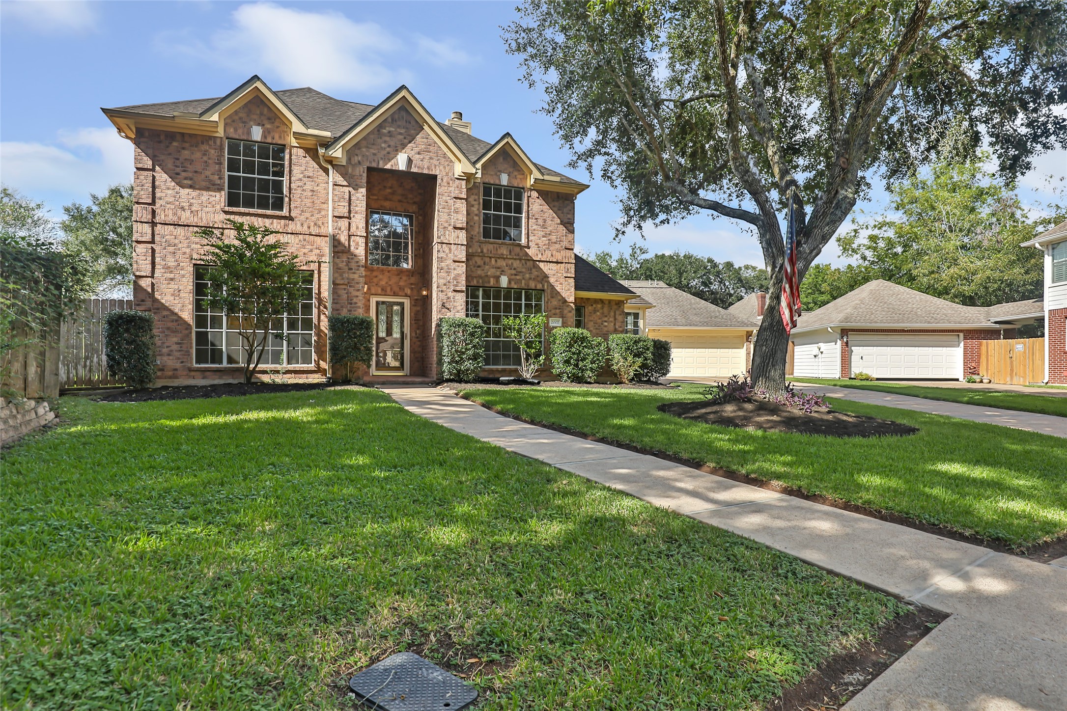 Come call this home! Such a pristine cul-de-sac!