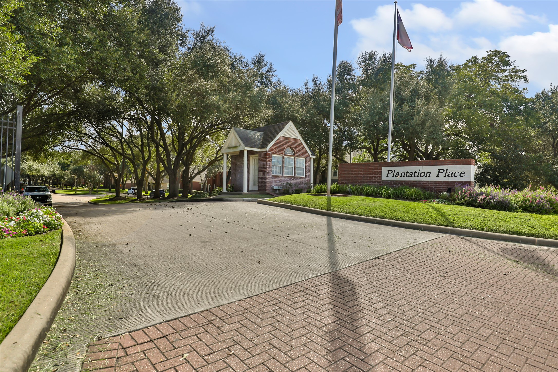 Plantation Place entrance