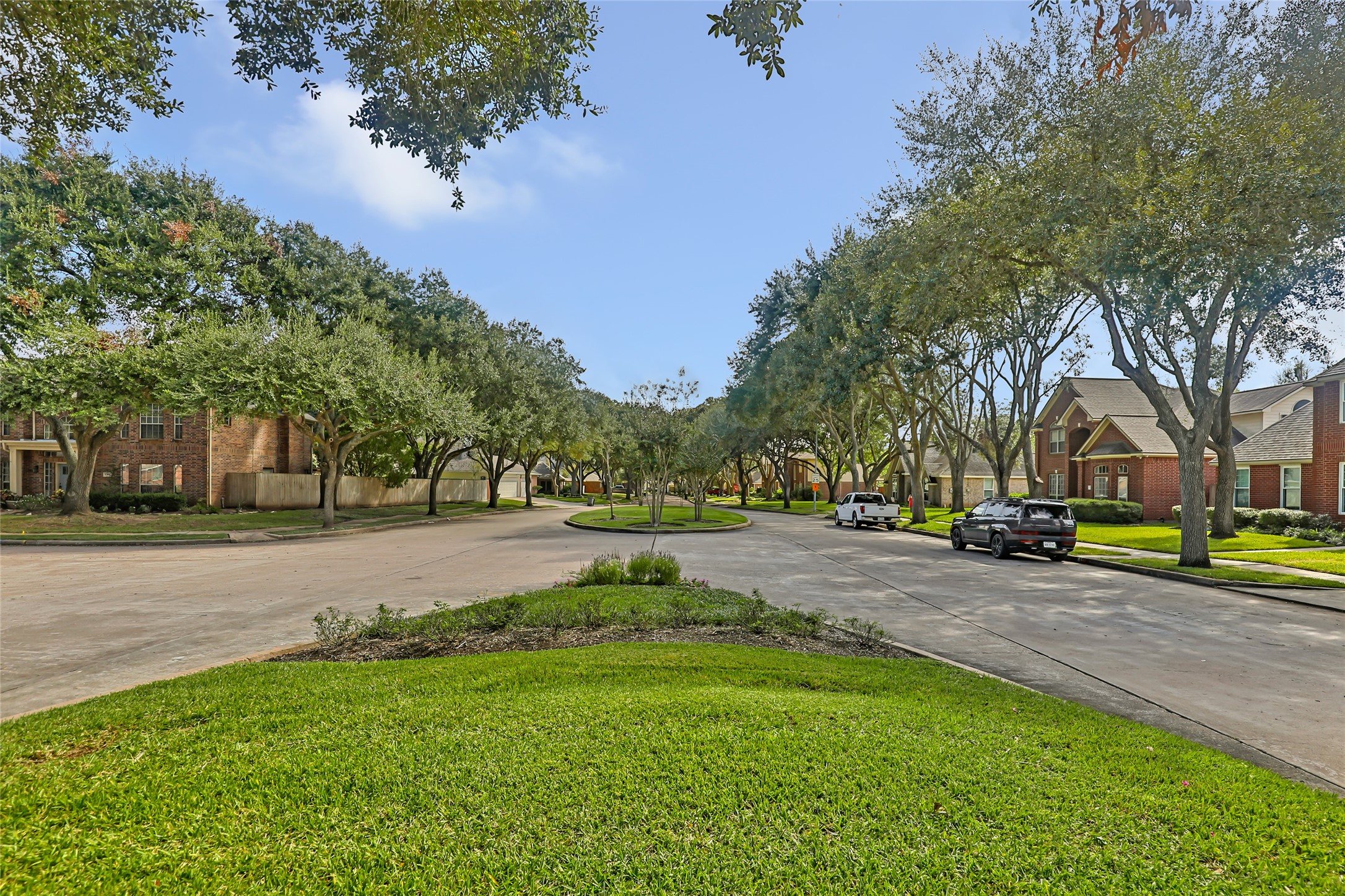 Look at those tree lined streets!!