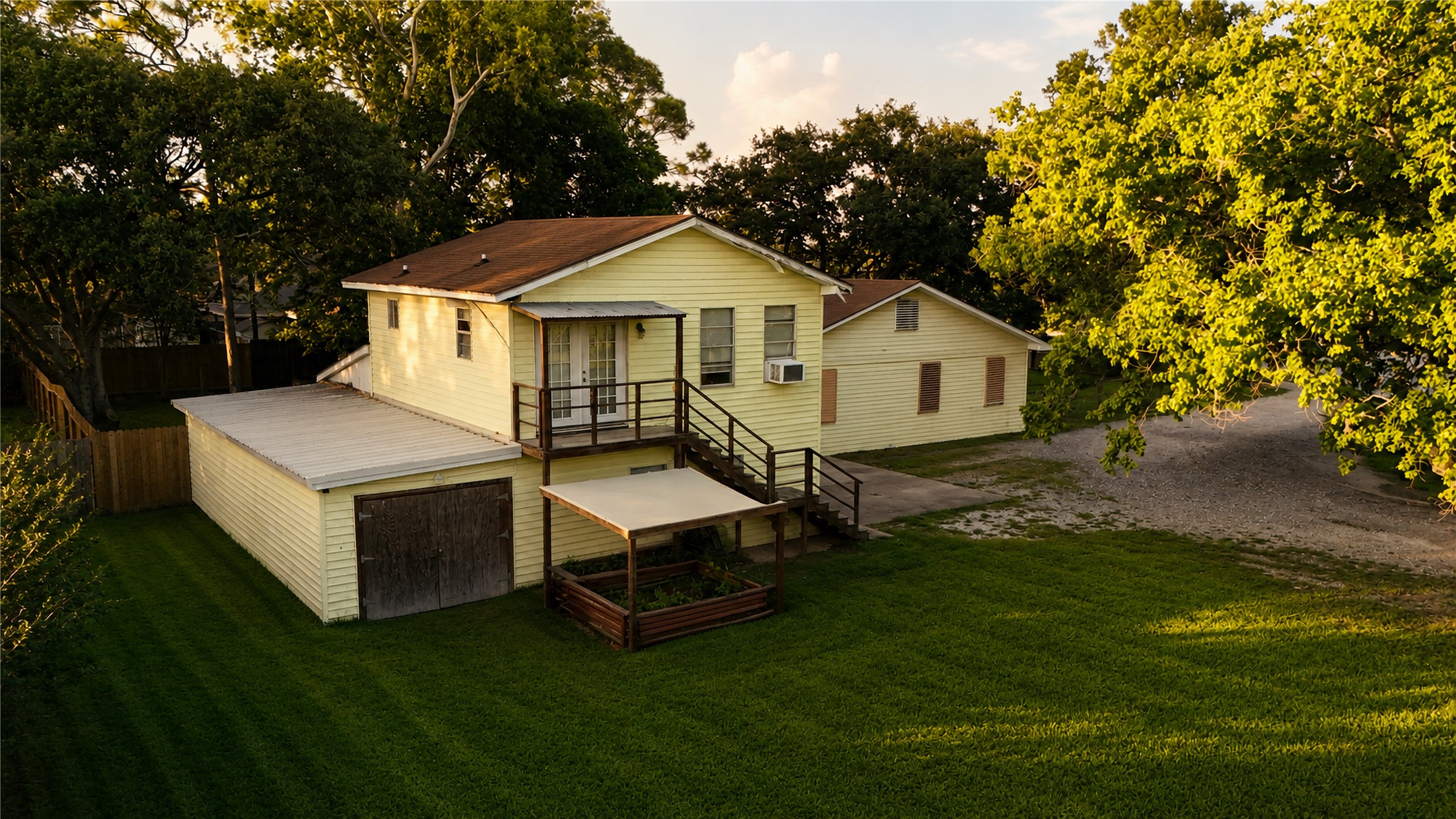 4406 FM 646 N Garage Apartment