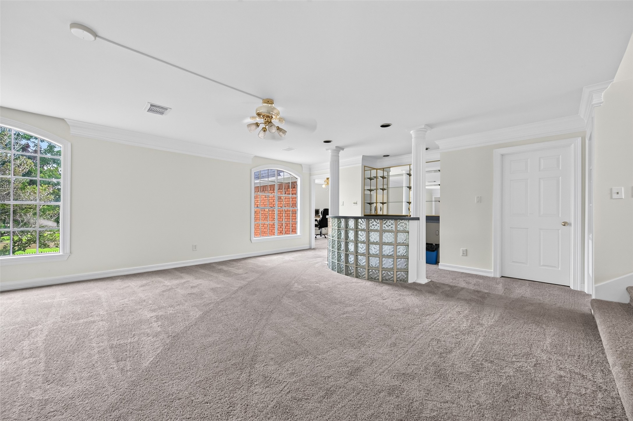 Second lever space perfect for entertaining.