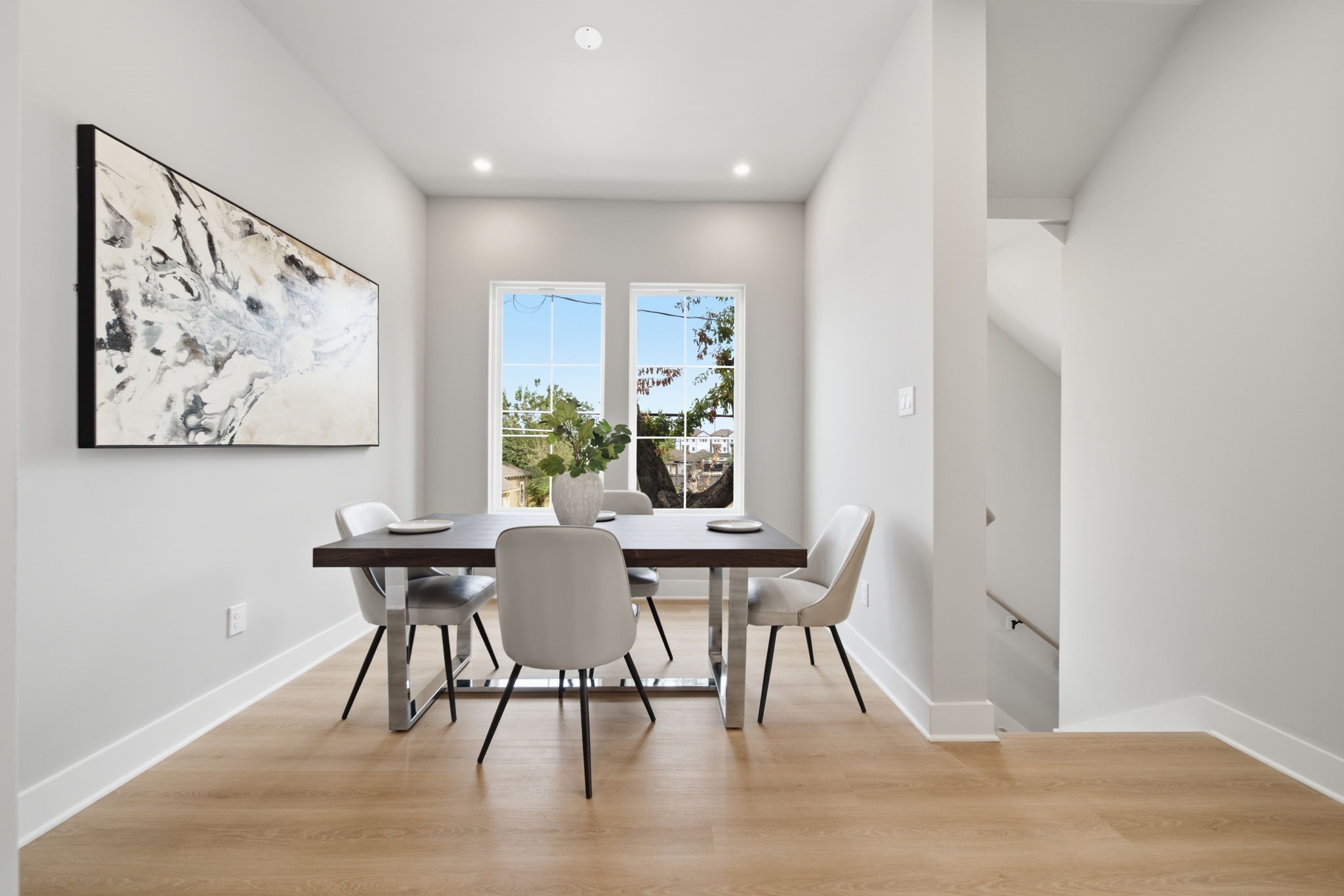 dining area off of kitchen