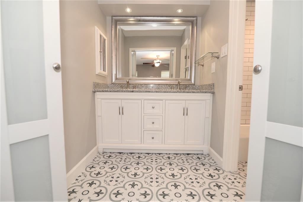 13550 Brook Hollow Drive, Sugar Land, TX 77498