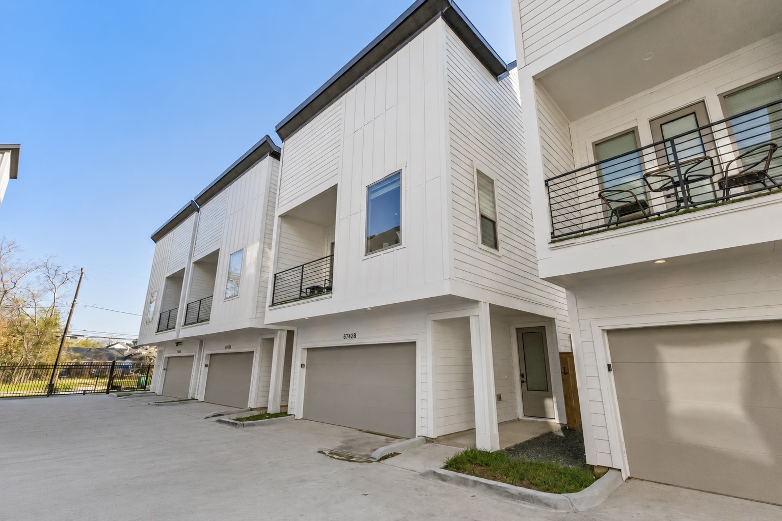 Contemporary architecture pairs crisp white exterior finishes with clean lines, private balconies, and an attached 2 car garage to create exceptional curb appeal. Located within a gated community, 6742 Peerless St. #B offers modern construction, low maintenance living, and convenient access to Houstons premier dining, shopping, entertainment, and major commuter routes.