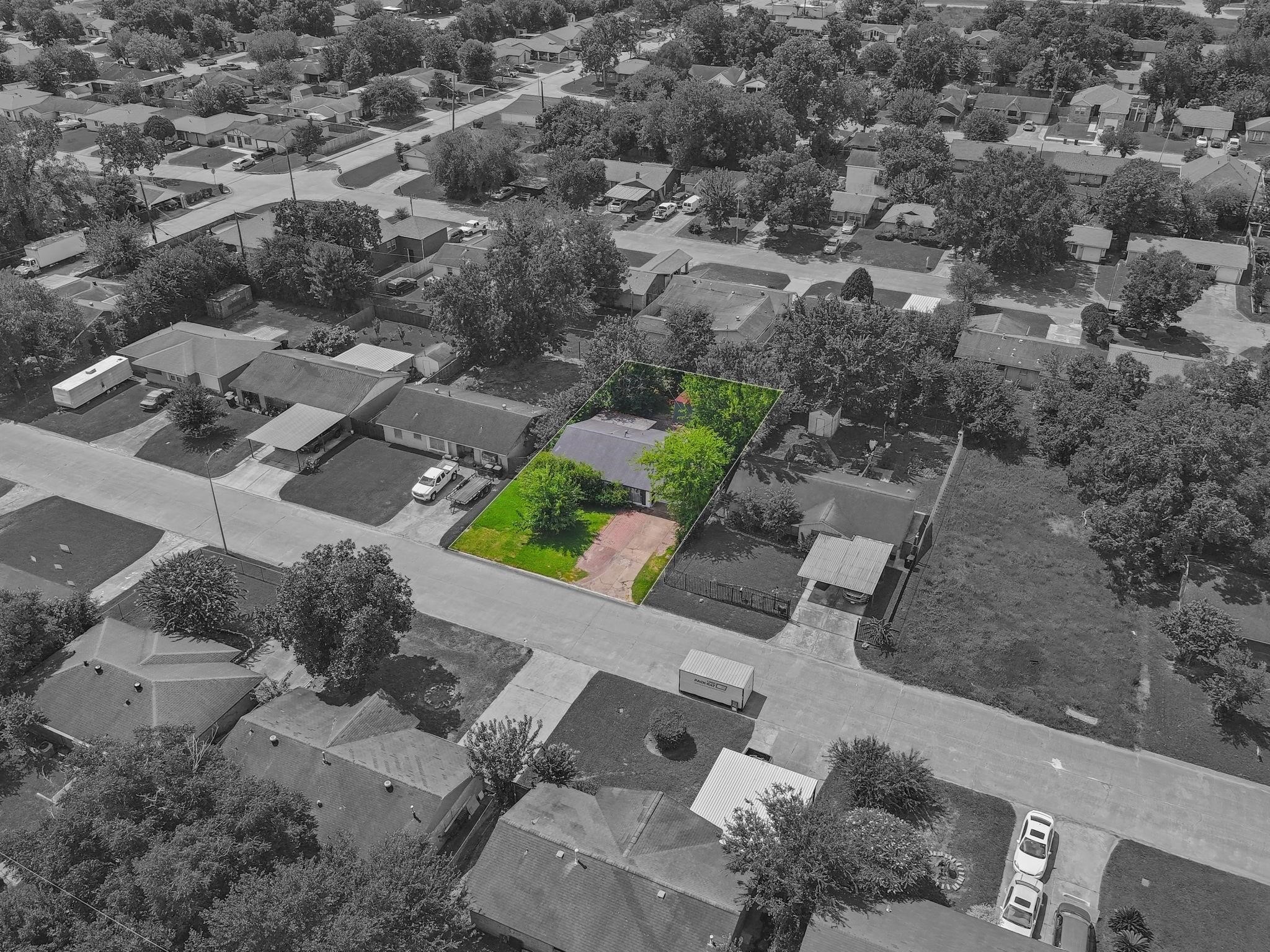 With its mature surroundings, established residential character, and connection to Houstons premier destinations, Crestmont Park offers an attractive balance of comfort, convenience, and city living.
