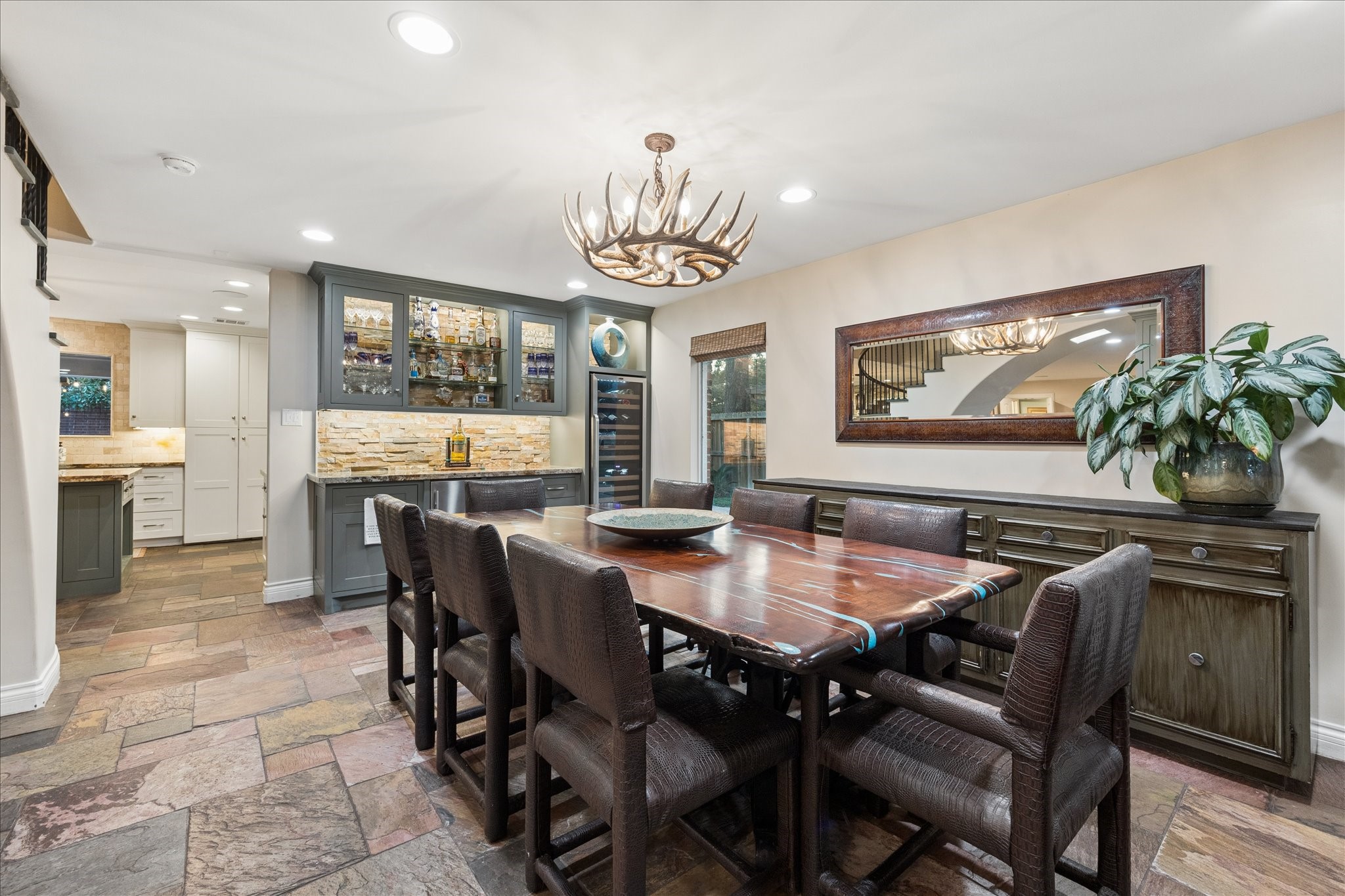 Expansive Dining room and beverage bar containing your very own Sonic ice maker.