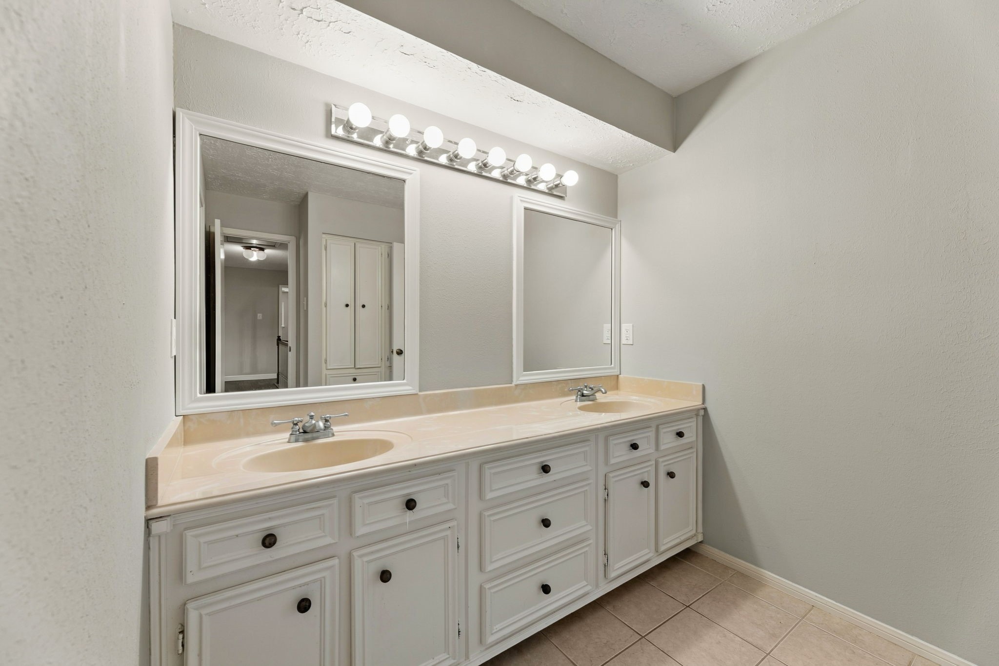 Spacious double vanity provides plenty of counter and storage space!