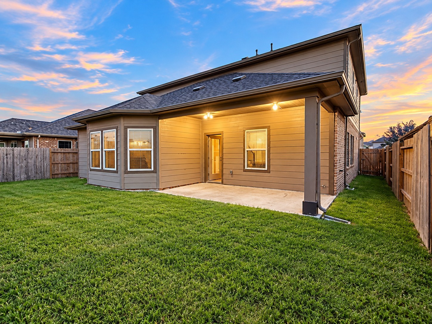 10012 Deussen Lane, Texas City, TX 77591
