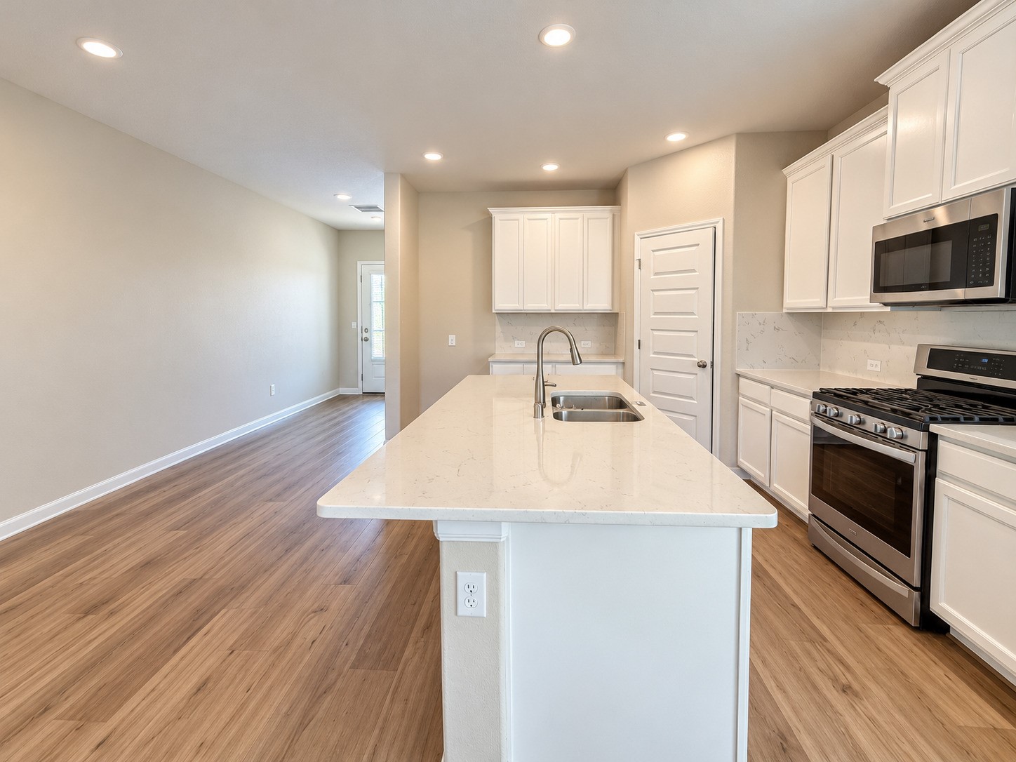 10012 Deussen Lane, Texas City, TX 77591