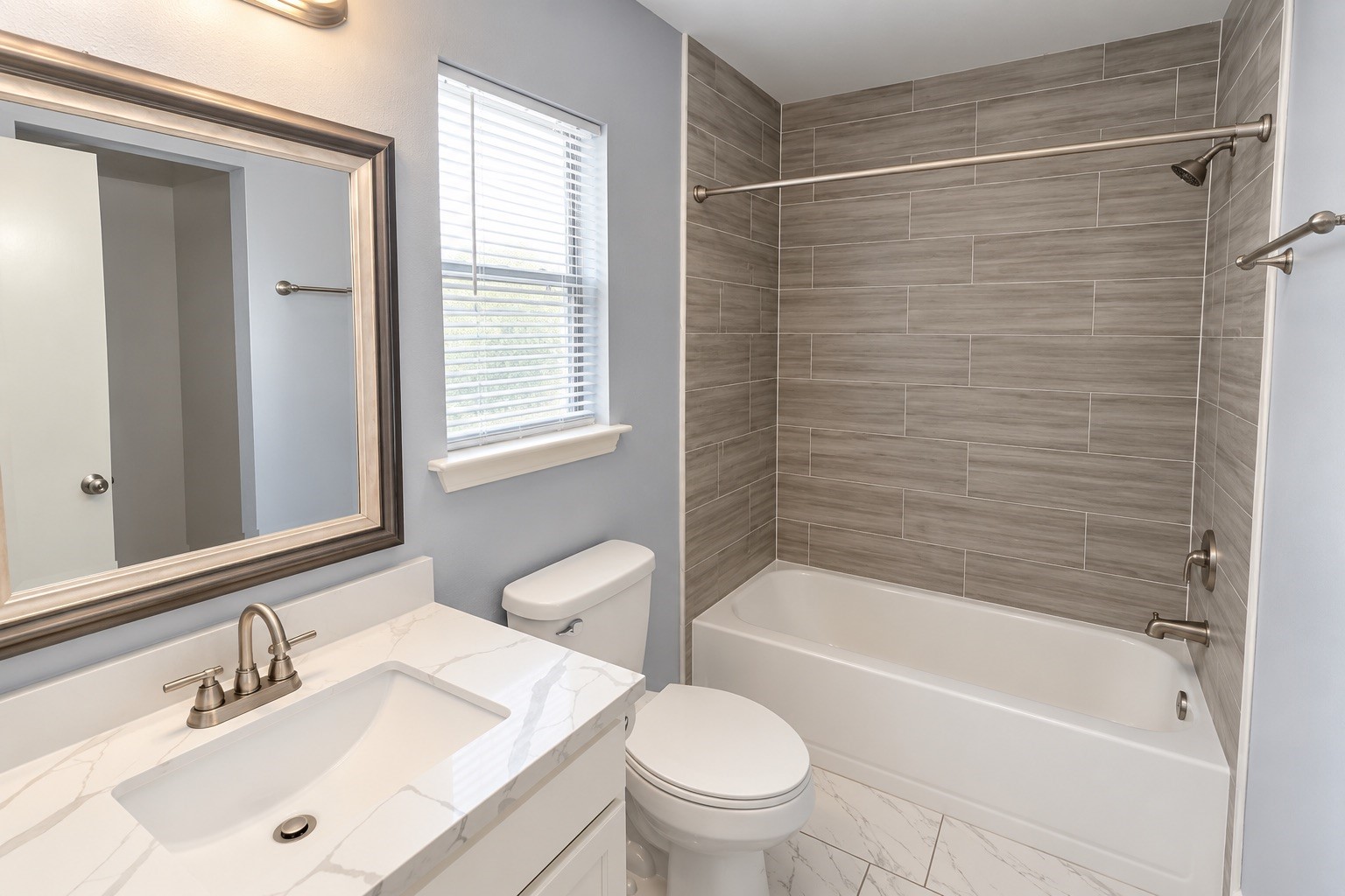 Primary en-suite bath with Walk-in Closet