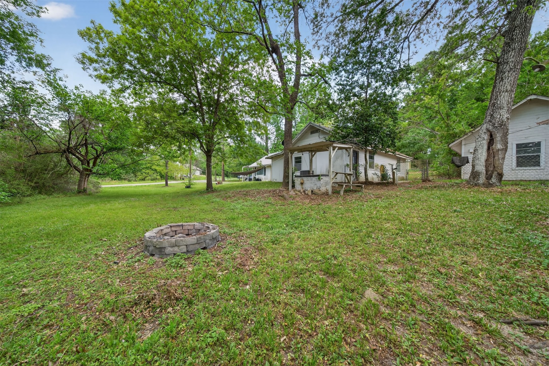 15185 Travis Lane, Willis, TX 77378