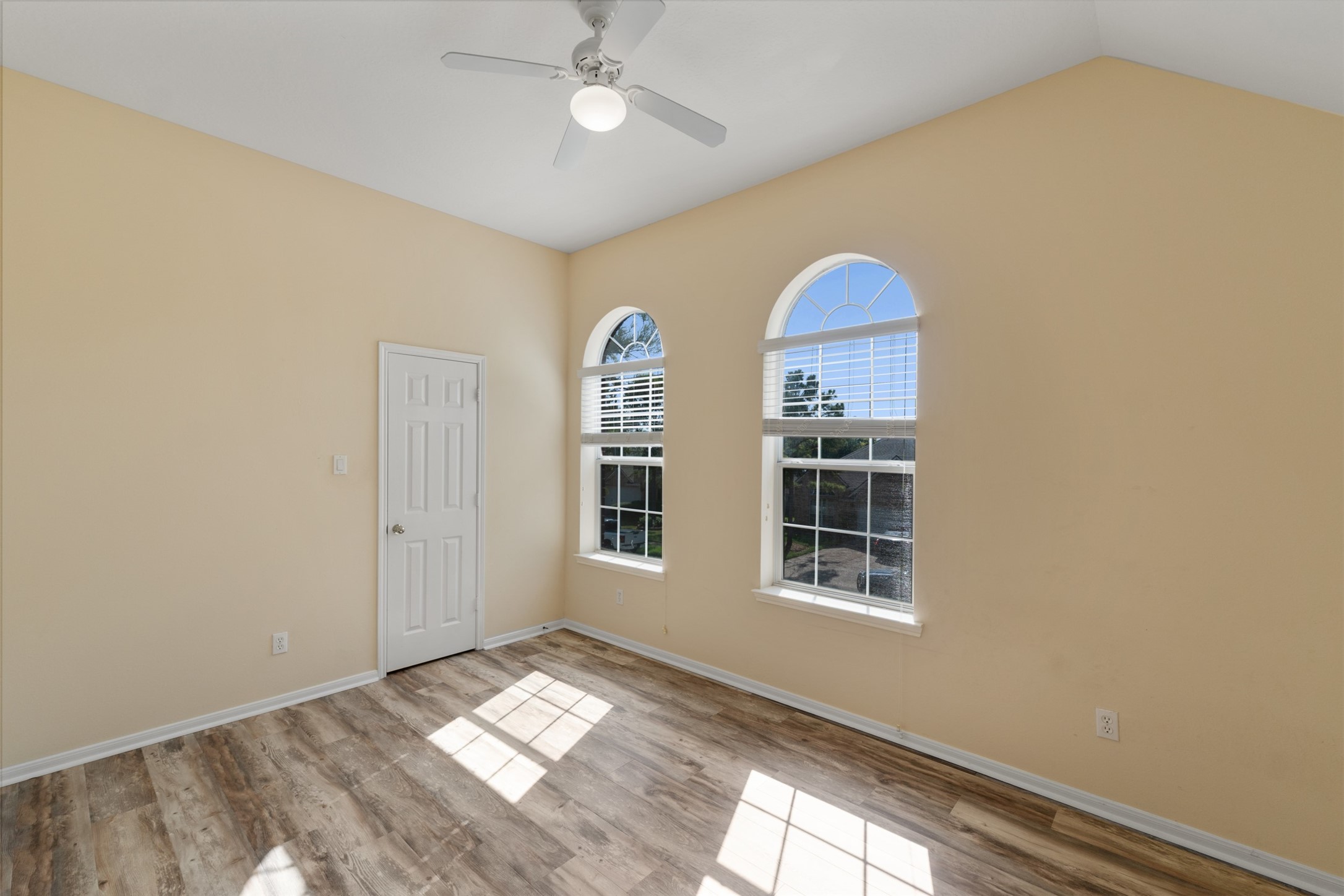 2603 Crystal Falls Drive, Pearland, TX 77584