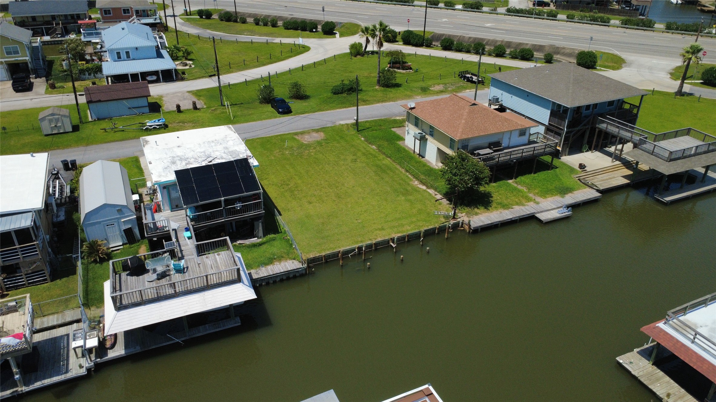28 Lakeside Drive, Hitchcock, TX 77563