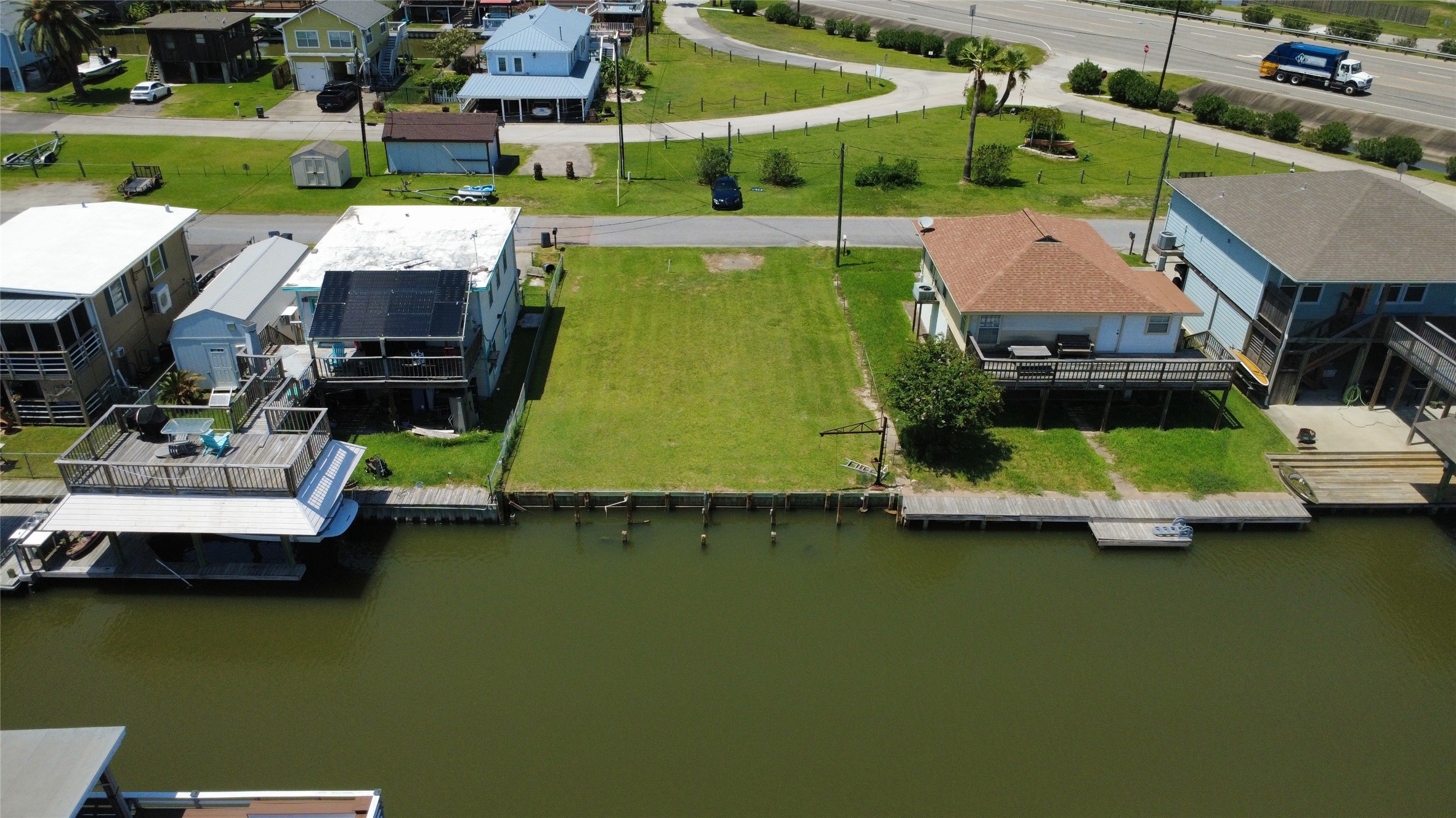 28 Lakeside Drive, Hitchcock, TX 77563