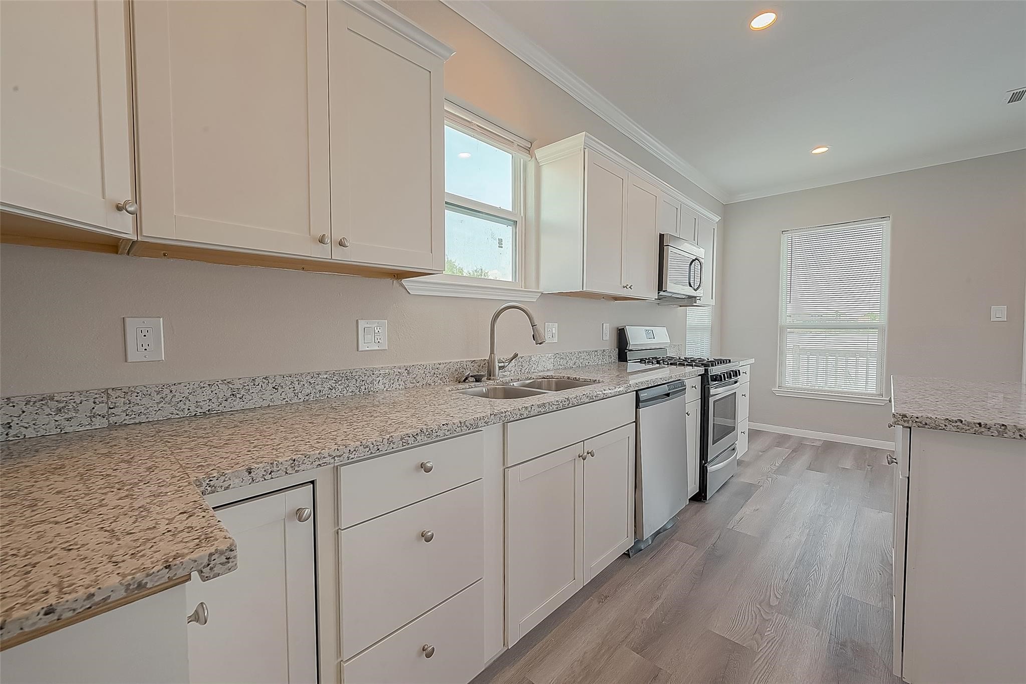 2730 Avenue D, San Leon, TX 77539
