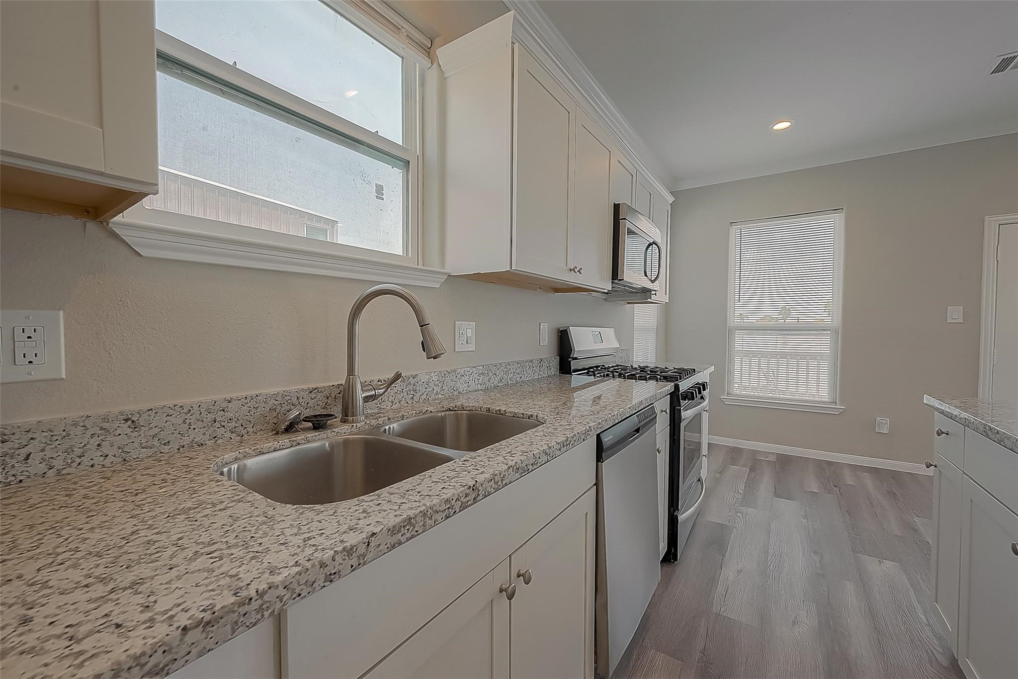 2730 Avenue D, San Leon, TX 77539