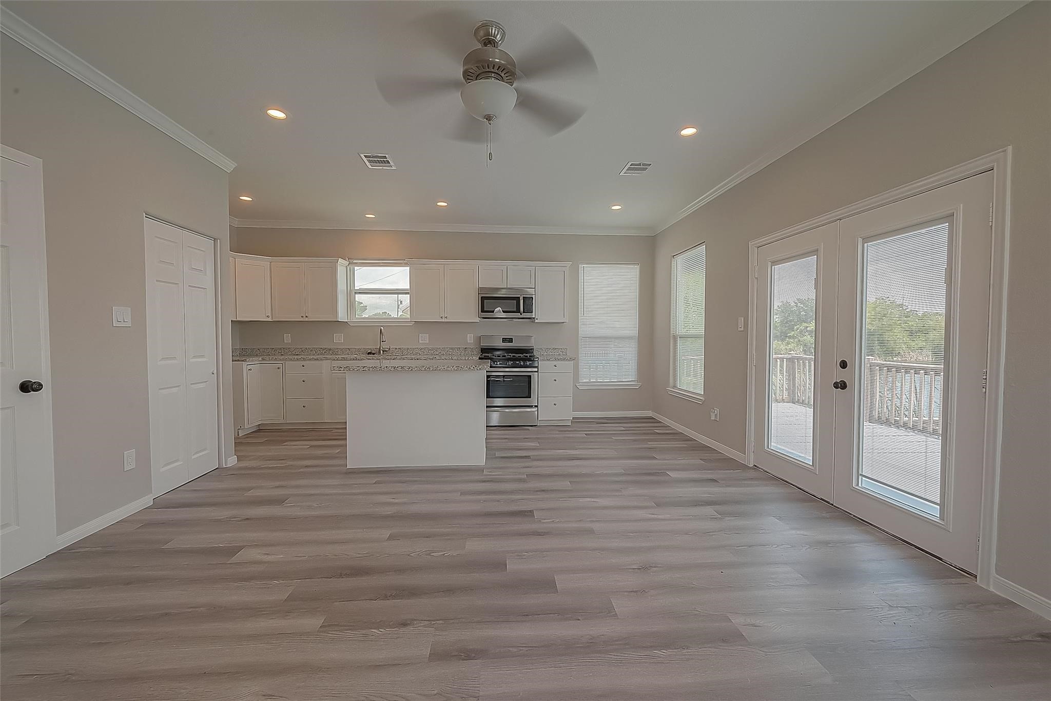 2730 Avenue D, San Leon, TX 77539