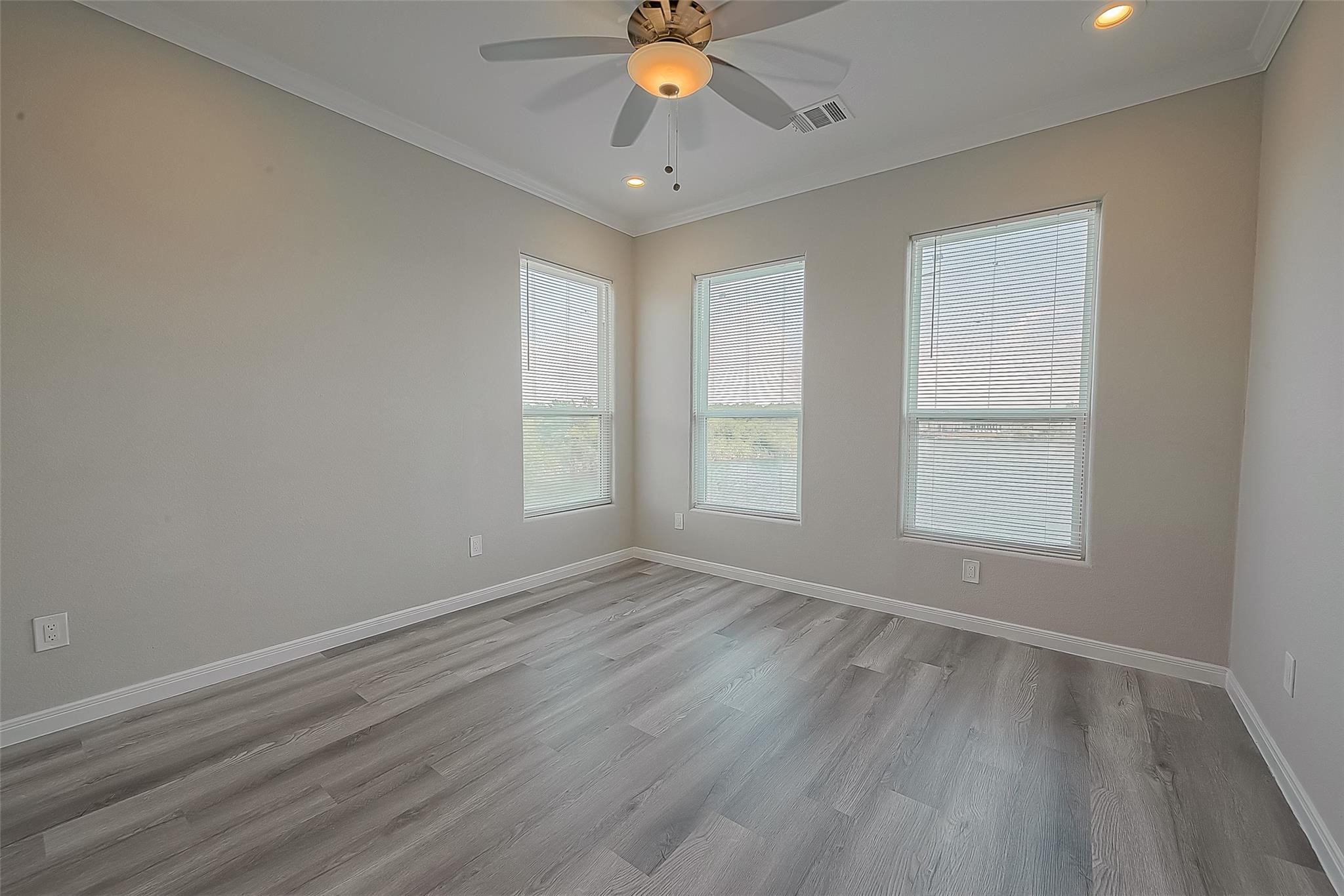 2730 Avenue D, San Leon, TX 77539