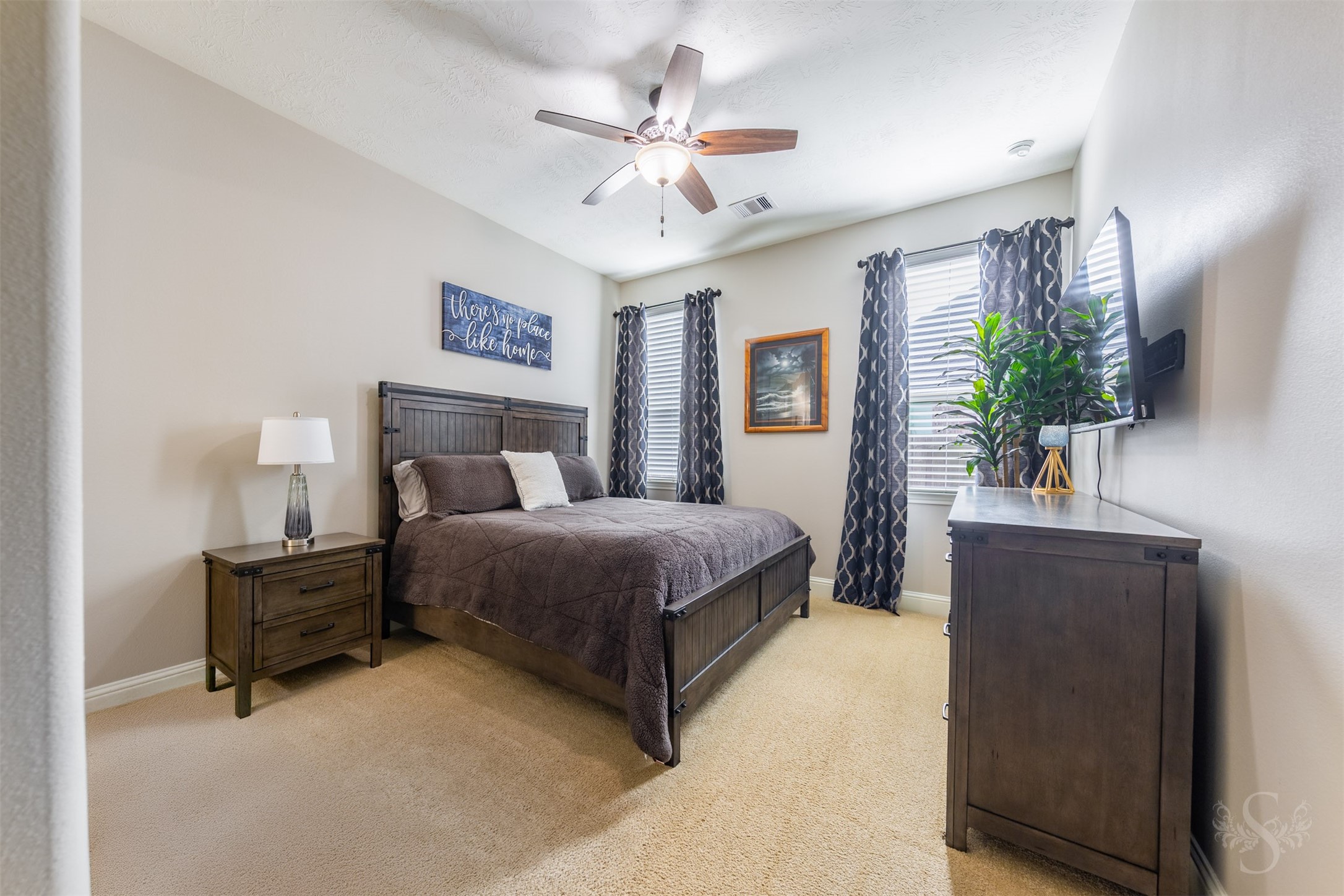 Secondary bedroom featuring soft neutral walls and plush carpeting to create a restful setting. Generous wall space offers flexibility for arranging furnishings and adding personal style.