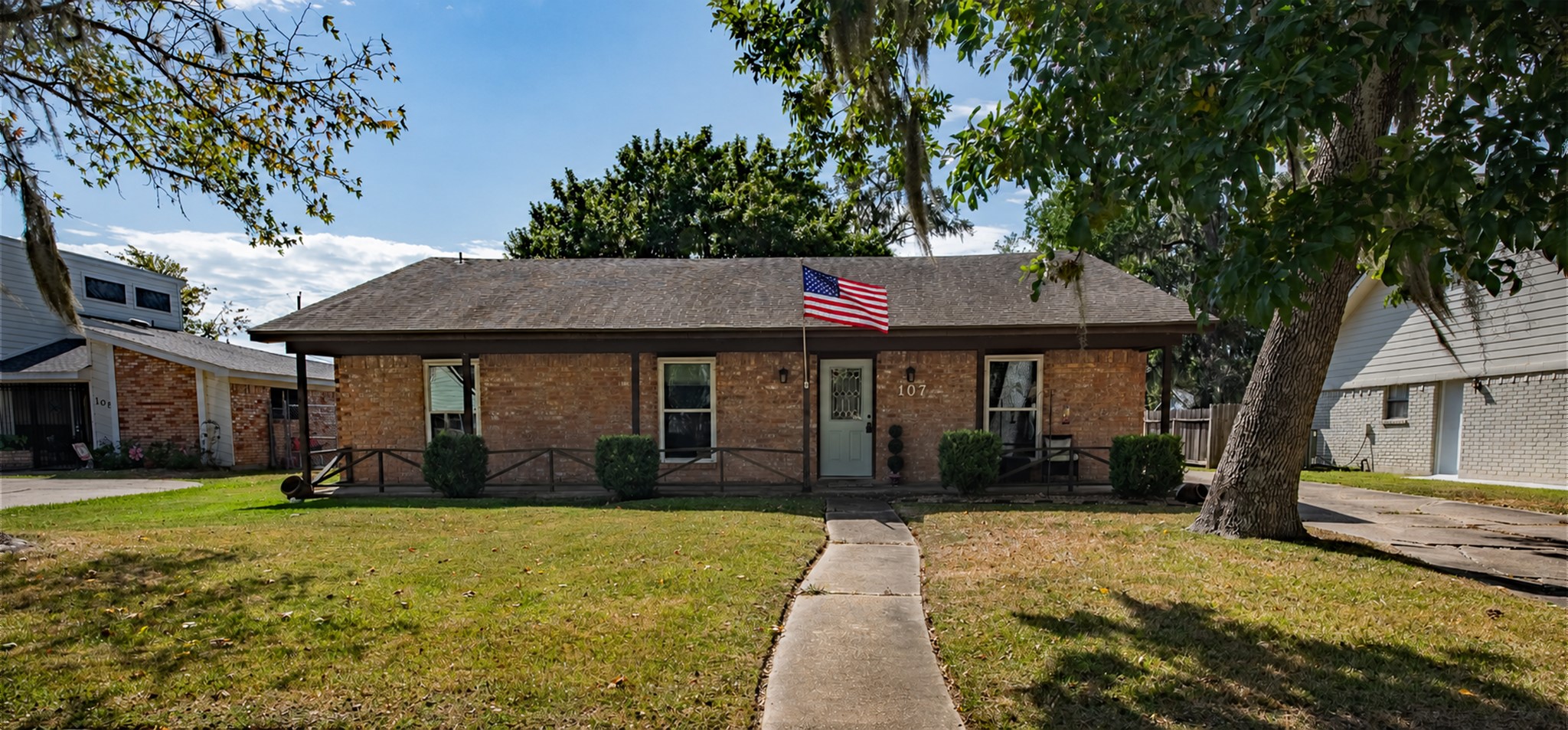 107 Anchusa Street Street, Lake Jackson, TX 77566