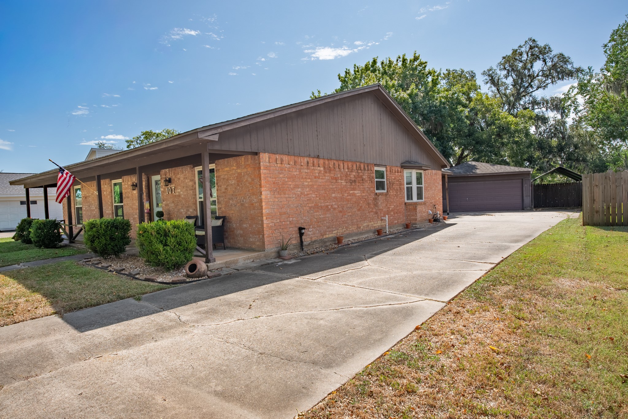 107 Anchusa Street Street, Lake Jackson, TX 77566