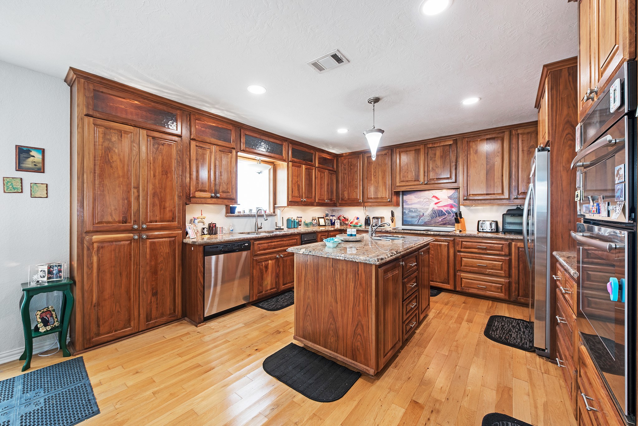 336 Admiral Circle, Tiki Island, TX 77554