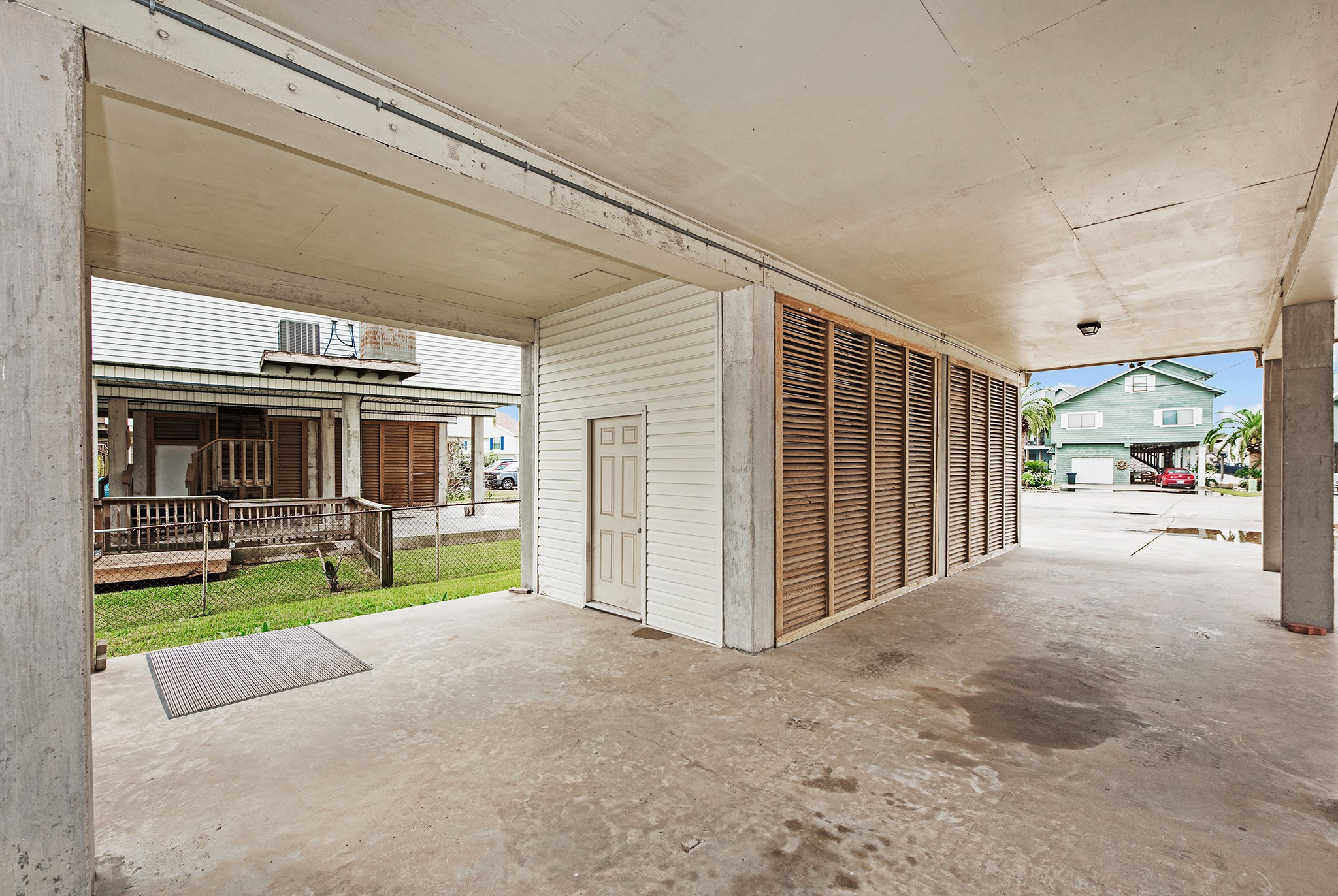 336 Admiral Circle, Tiki Island, TX 77554
