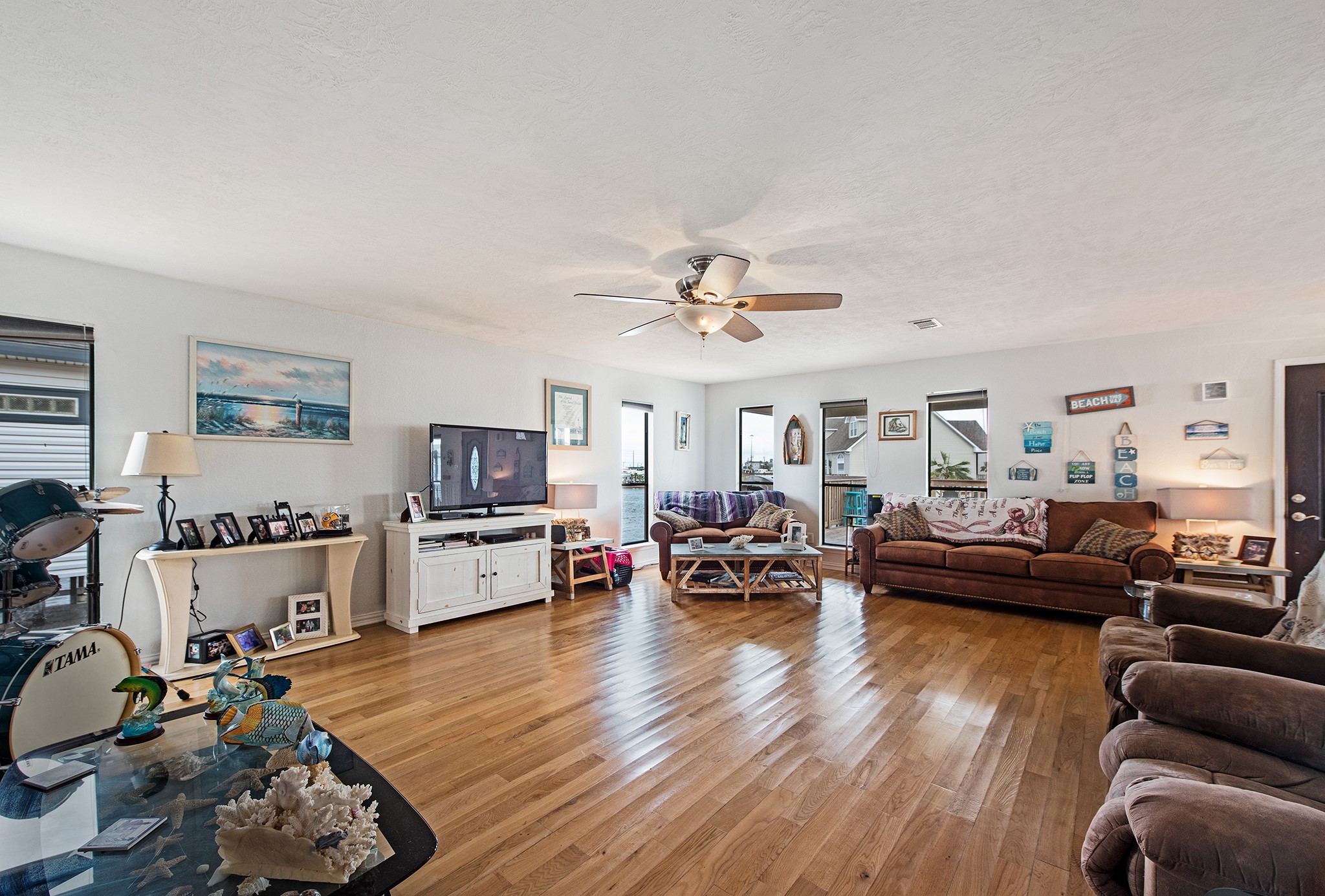 336 Admiral Circle, Tiki Island, TX 77554
