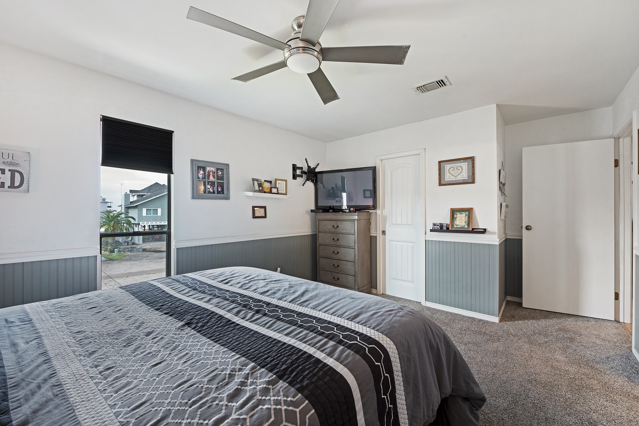 336 Admiral Circle, Tiki Island, TX 77554