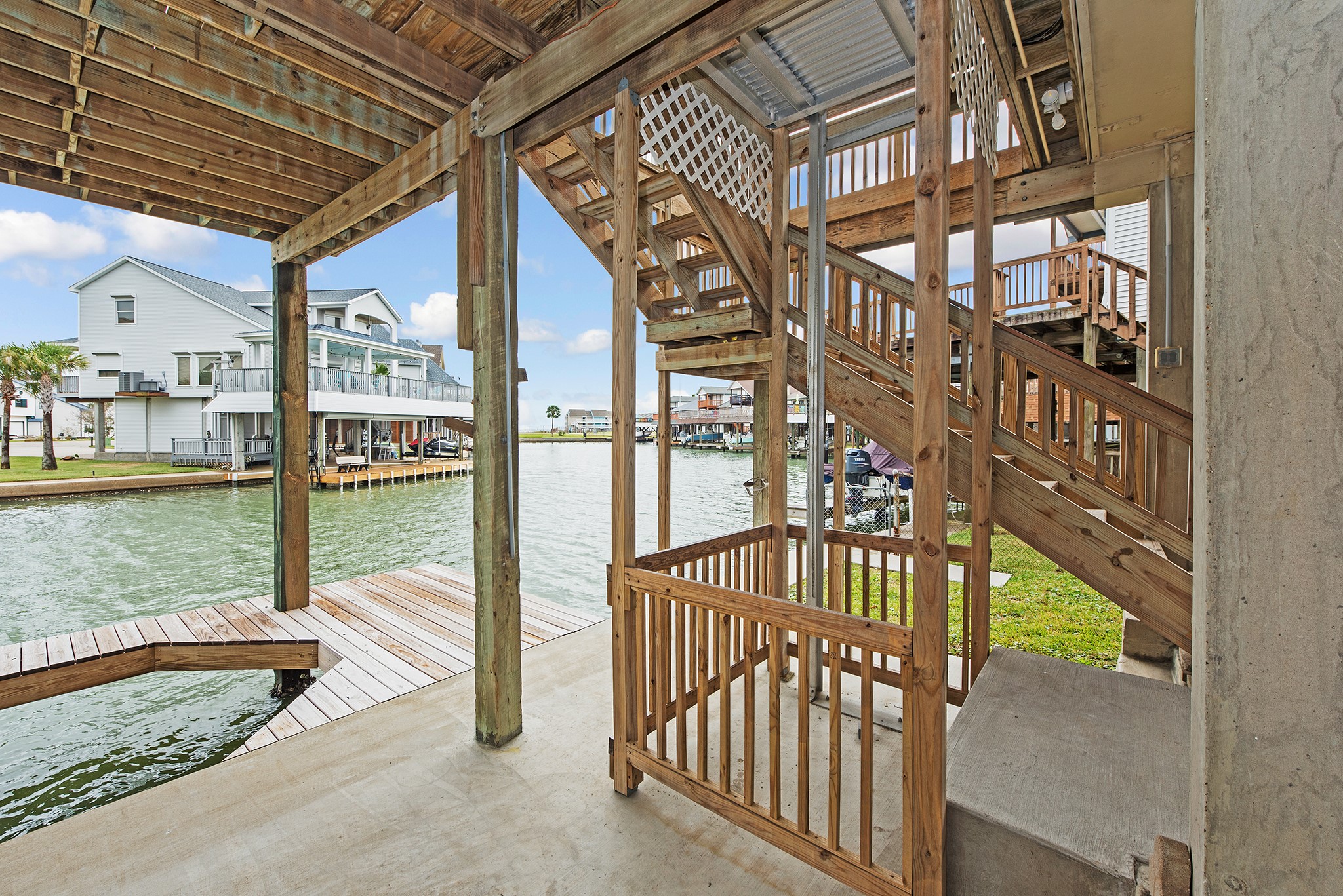 336 Admiral Circle, Tiki Island, TX 77554