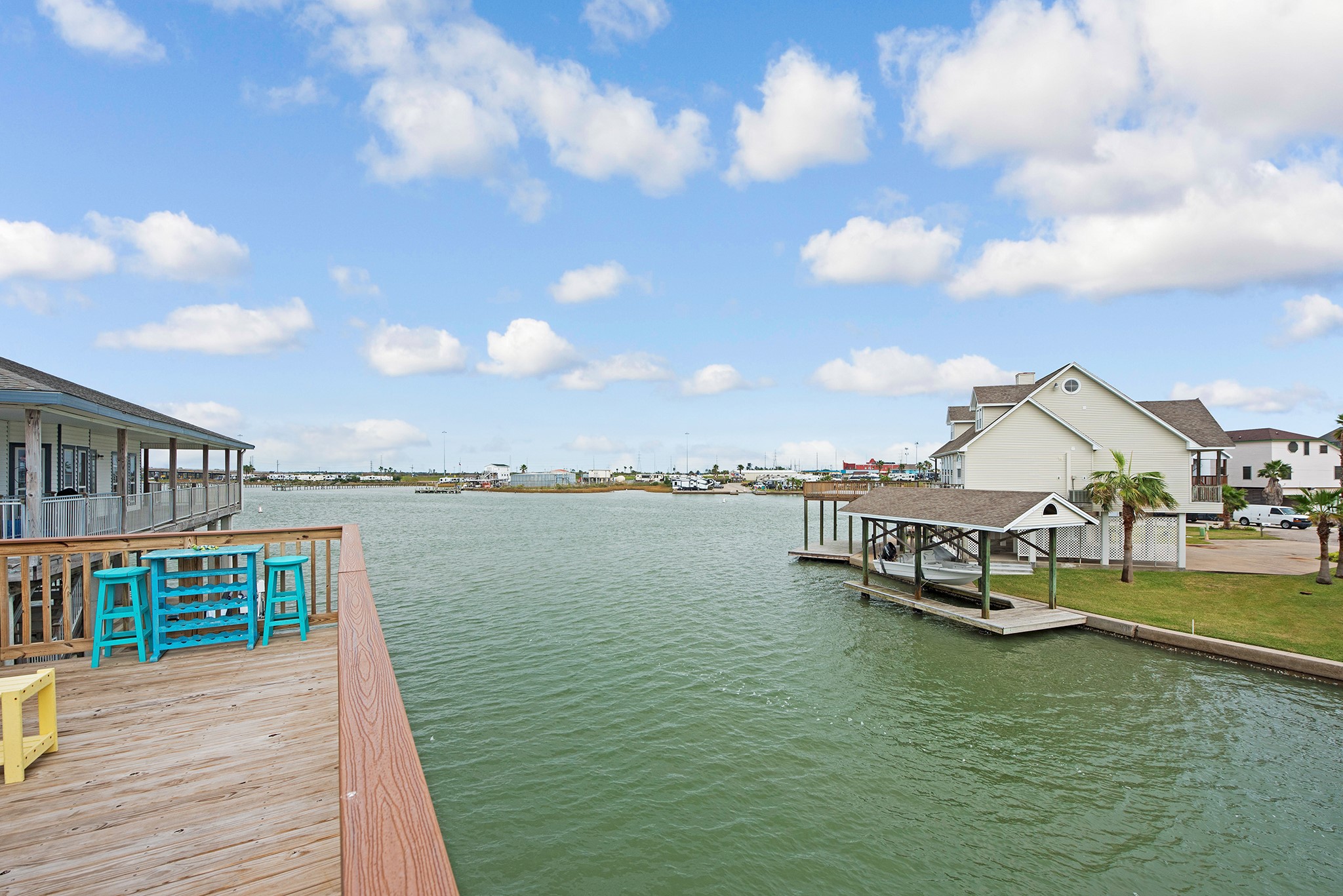 336 Admiral Circle, Tiki Island, TX 77554