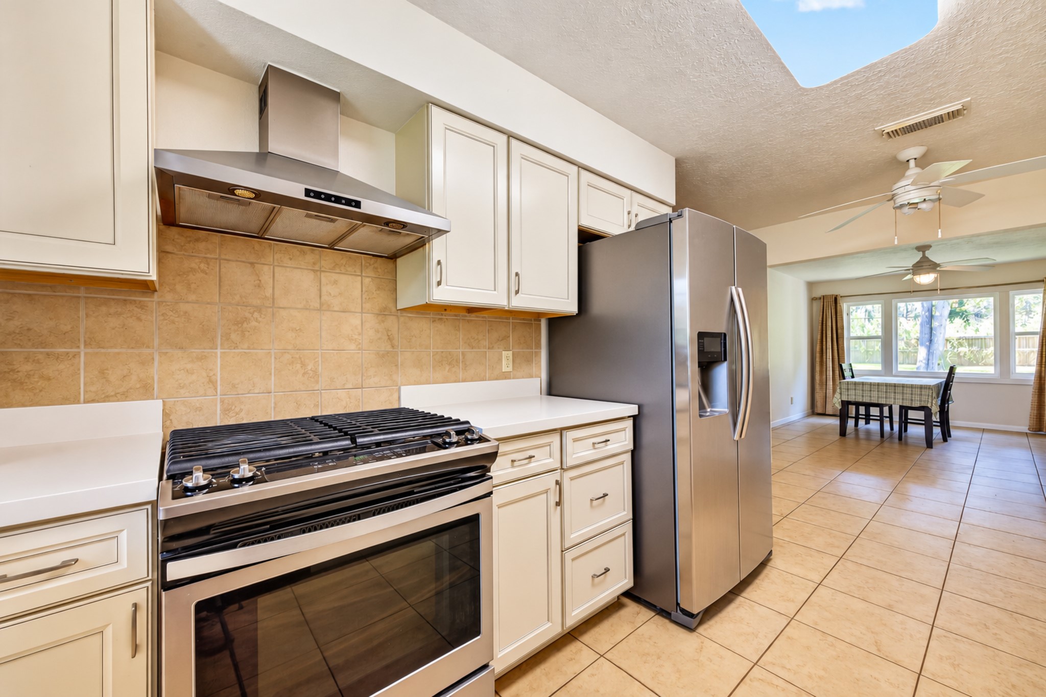 506 N Clear Creek Drive, Friendswood, TX 77546