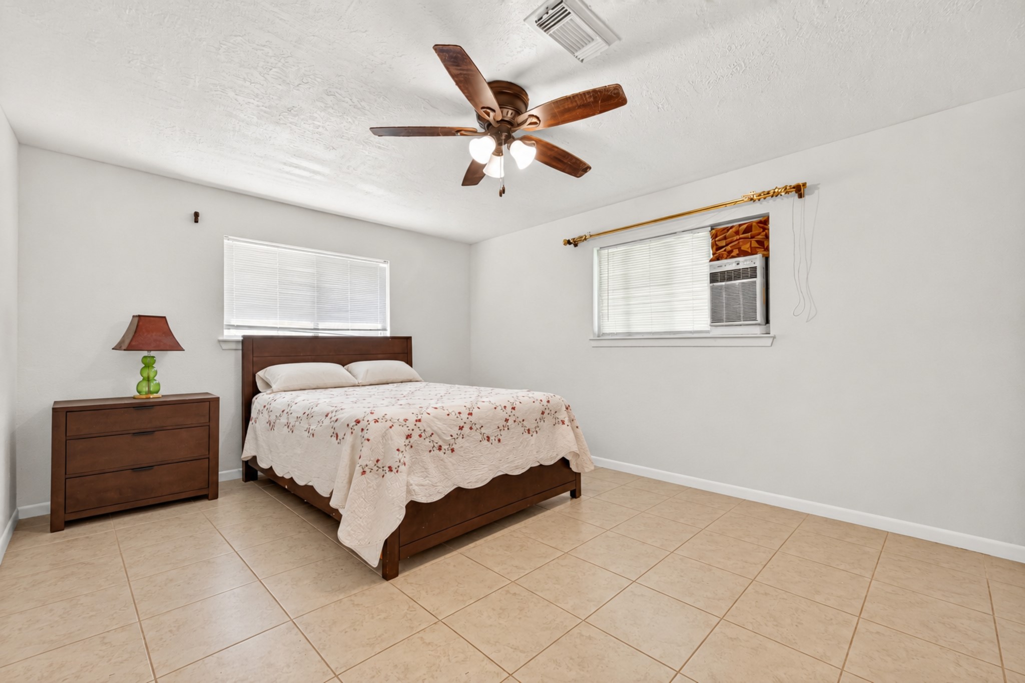 506 N Clear Creek Drive, Friendswood, TX 77546