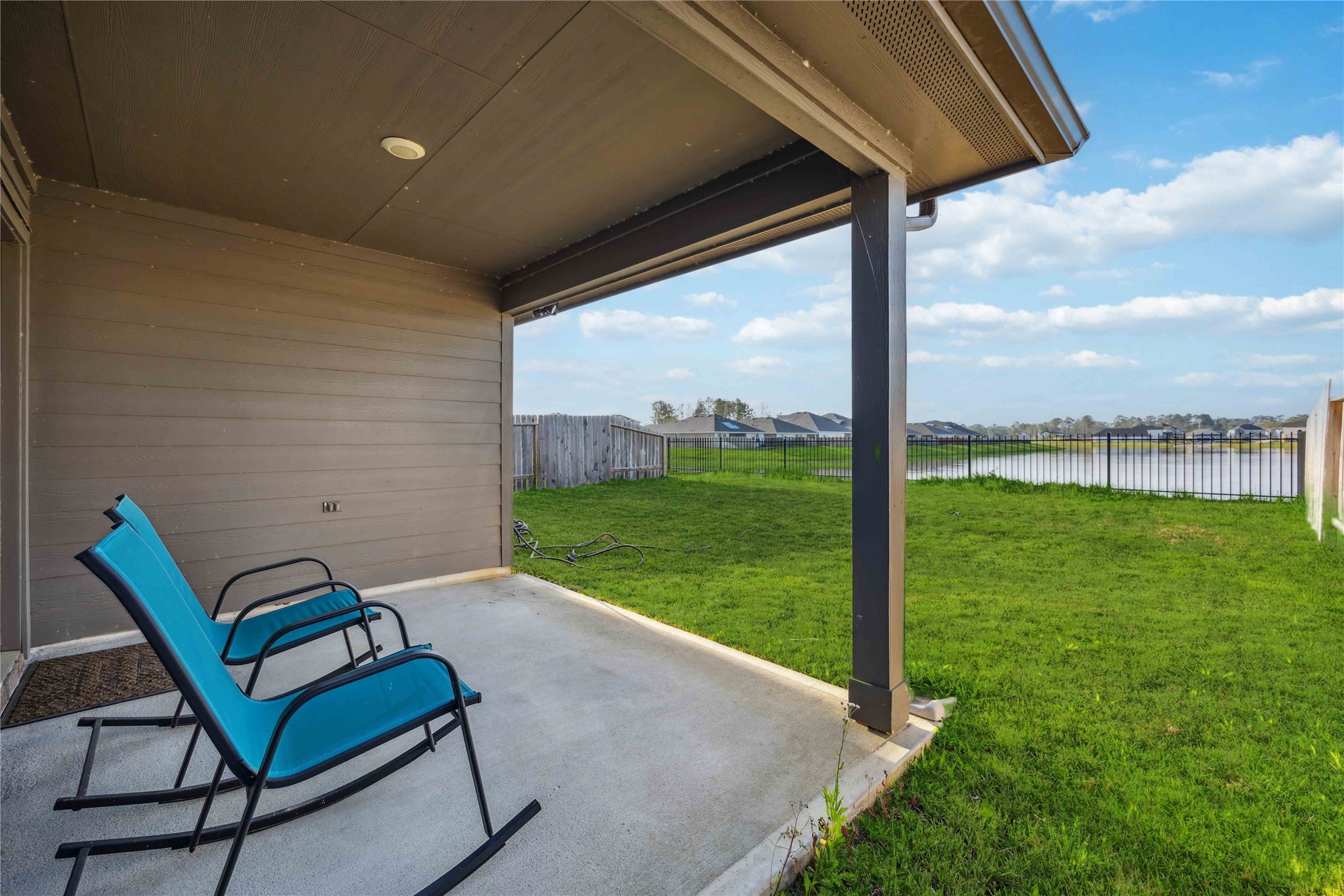 16684 Lonely Pines Drive, Conroe, TX 77302