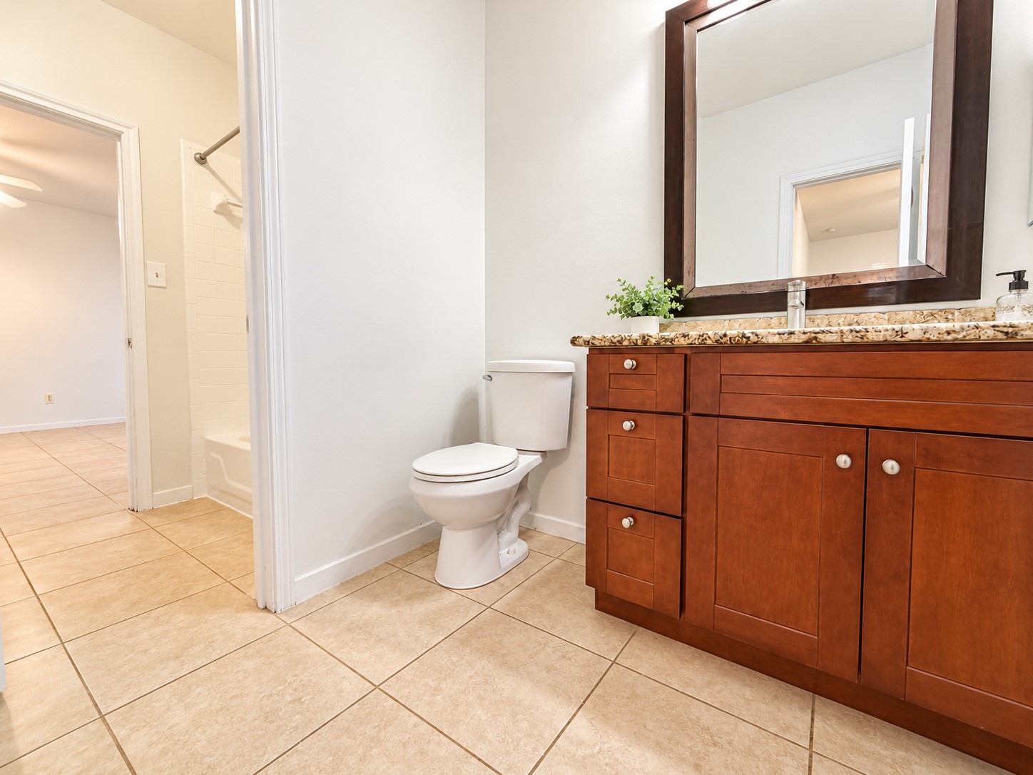 4041 Law Street, #606, Houston, TX 77005