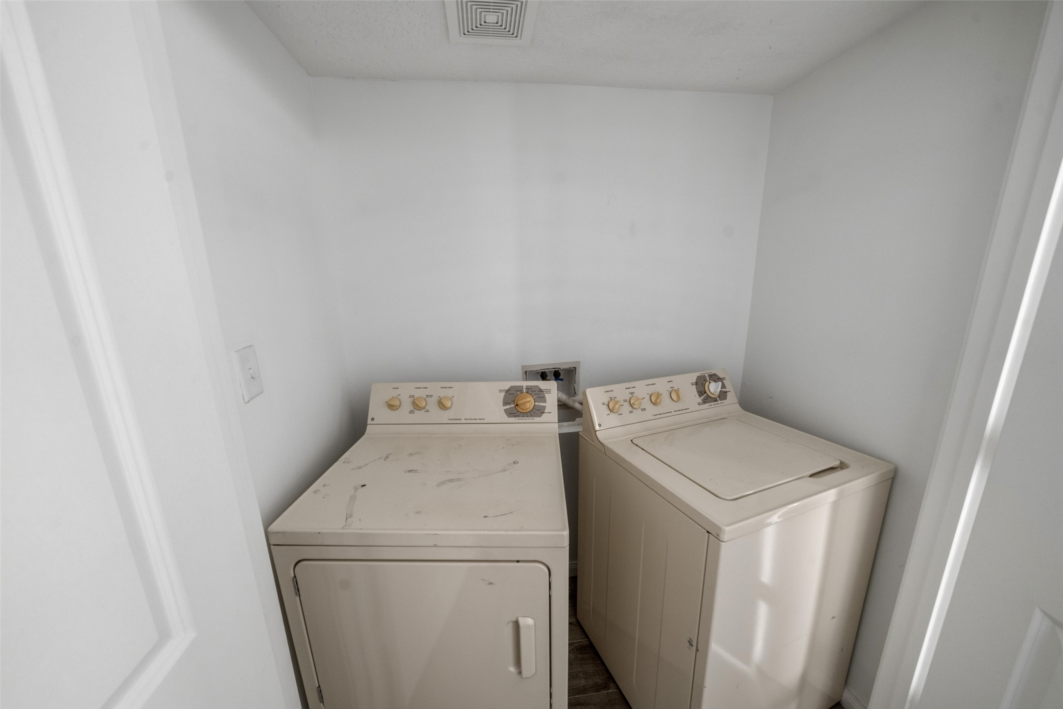 14986 Crockett Road, Willis, TX 77378