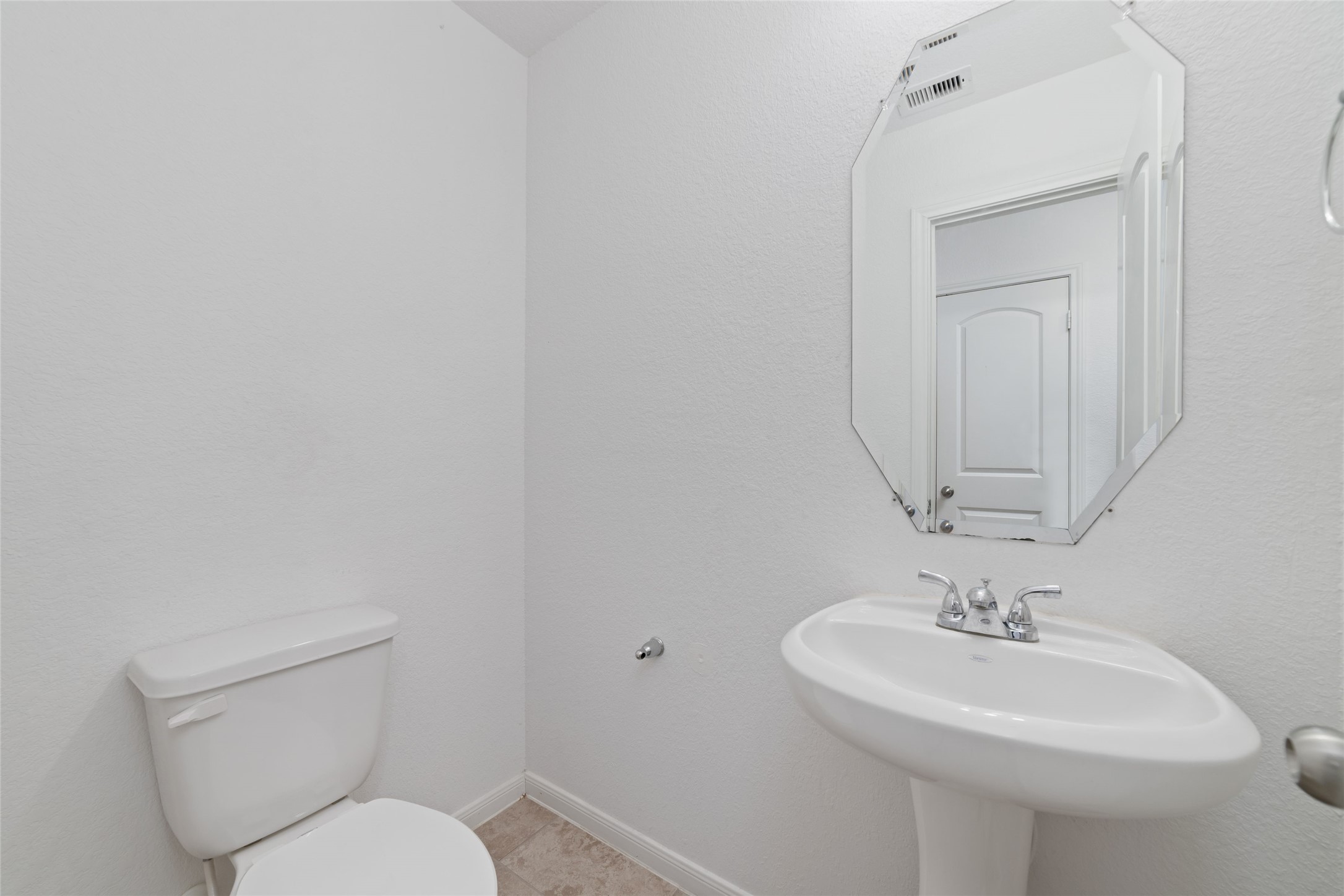 13070 Lake Conroe Bay Road, Willis, TX 77318