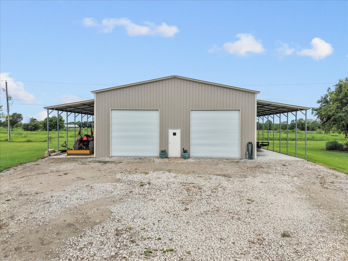 Amazing 40x40 shop with utilities ready to go, providing the perfect space for work, storage, or recreational use