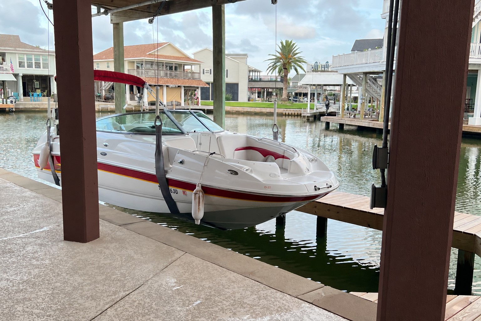 Easy-in, easy-out boat slip with no interference from neighbors.