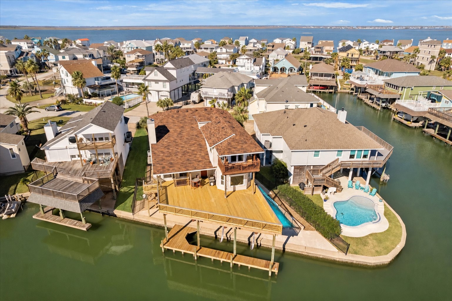 East-facing waterfront brings consistent, refreshing, coastal breezes, and ever-changing views of nature. Watch dolphins, sea turtles, ducks and jumping fish as they make their way through the canal.