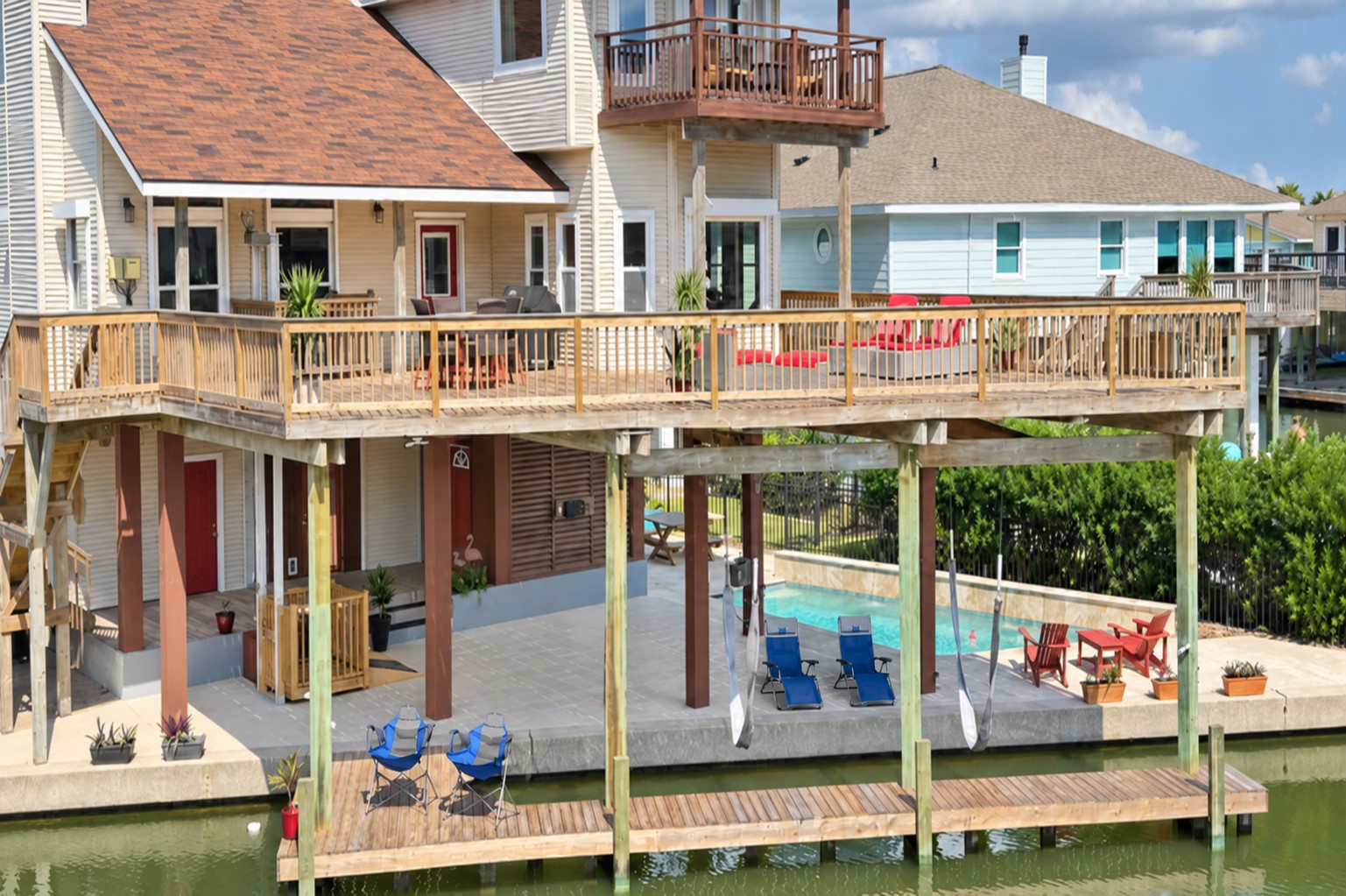 Island living where your "front" yard is on the water. Island living where your "front" yard is on the water.